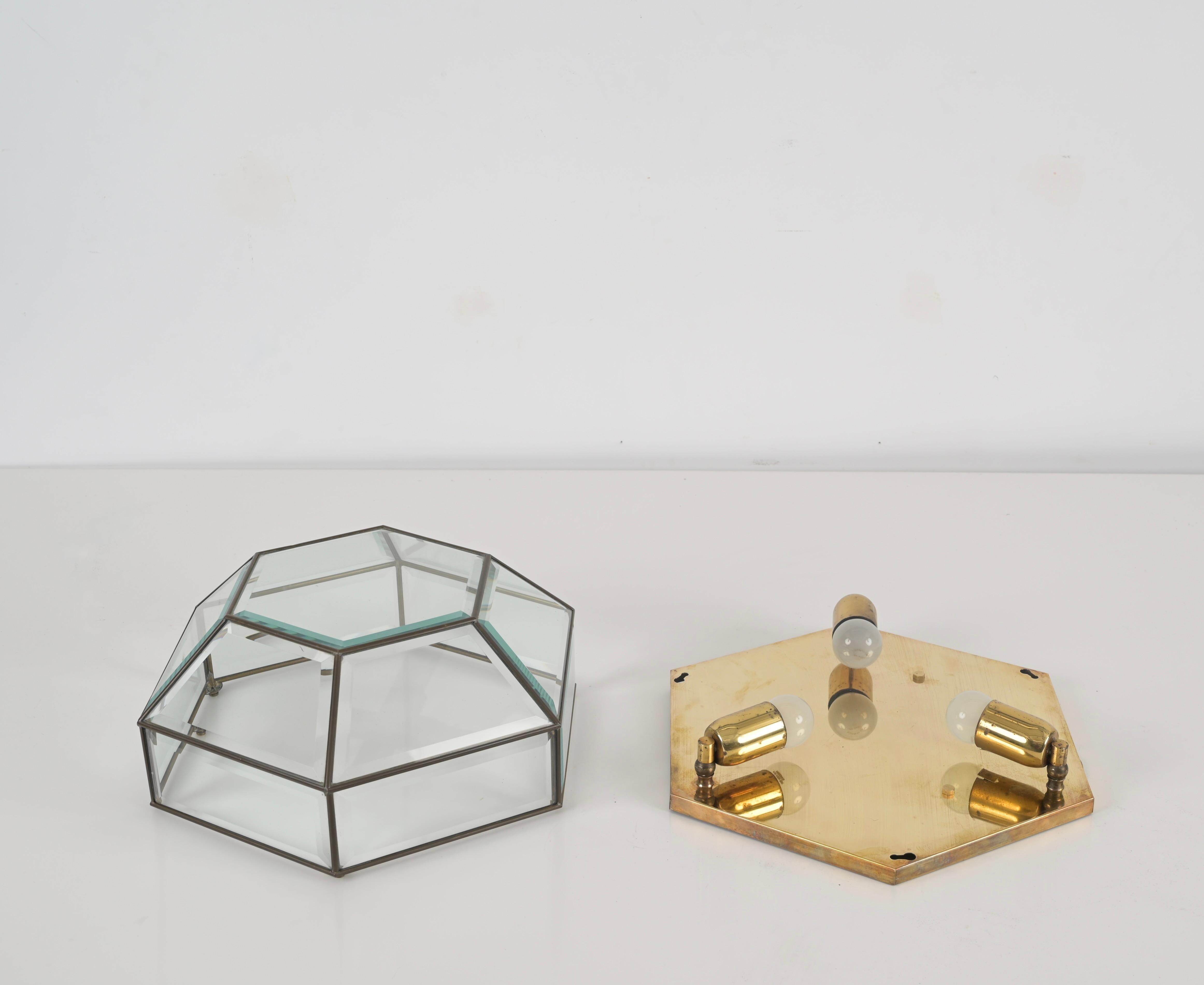 Brass and Beveled Glass Hexagonal Sconce or Ceiling Lamp Fontana Arte Italy 1950 In Good Condition For Sale In Roma, IT
