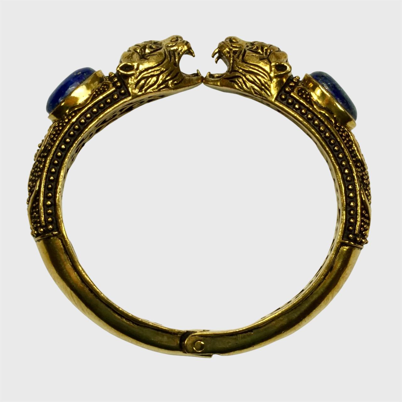 da uomo o donna Bangle con teste di tigre ornate in ottone e smalto nero e lapislazzuli in vendita
