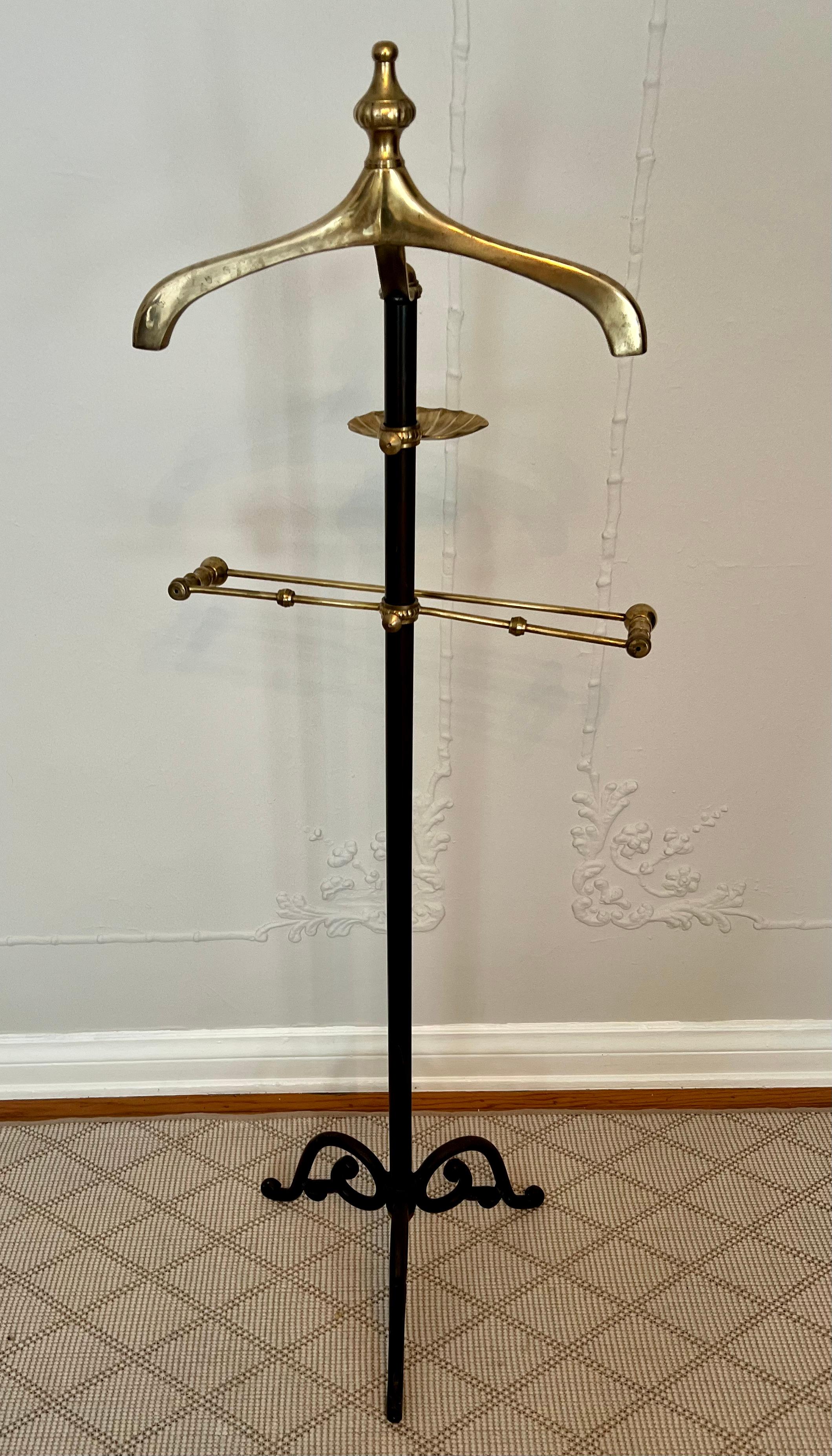 Brass and Black Iron Valet with Change Coat Jacket and Pants Holder In Good Condition For Sale In Los Angeles, CA
