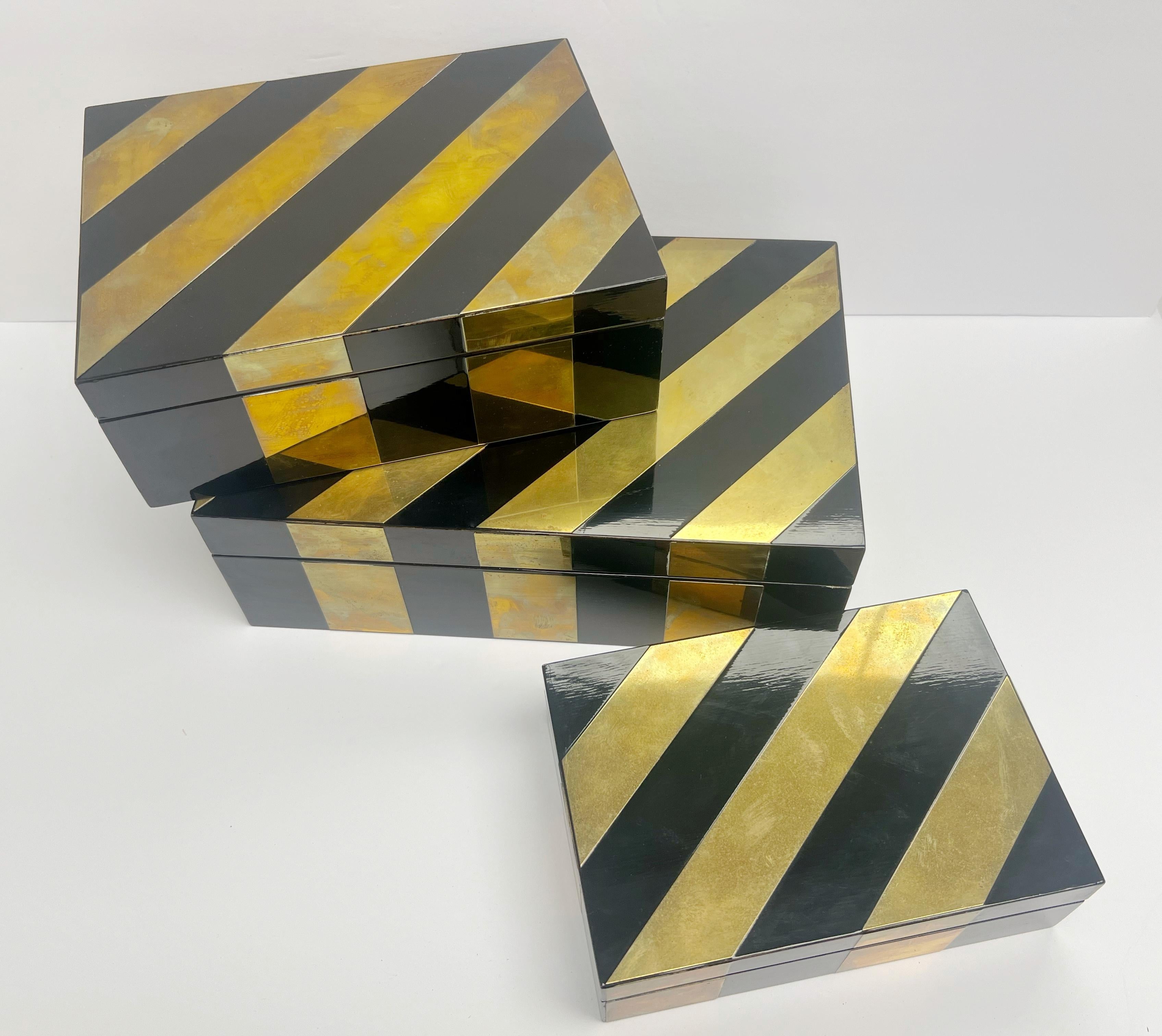 Trío de cajas nido de latón y laca negra Italiano en venta