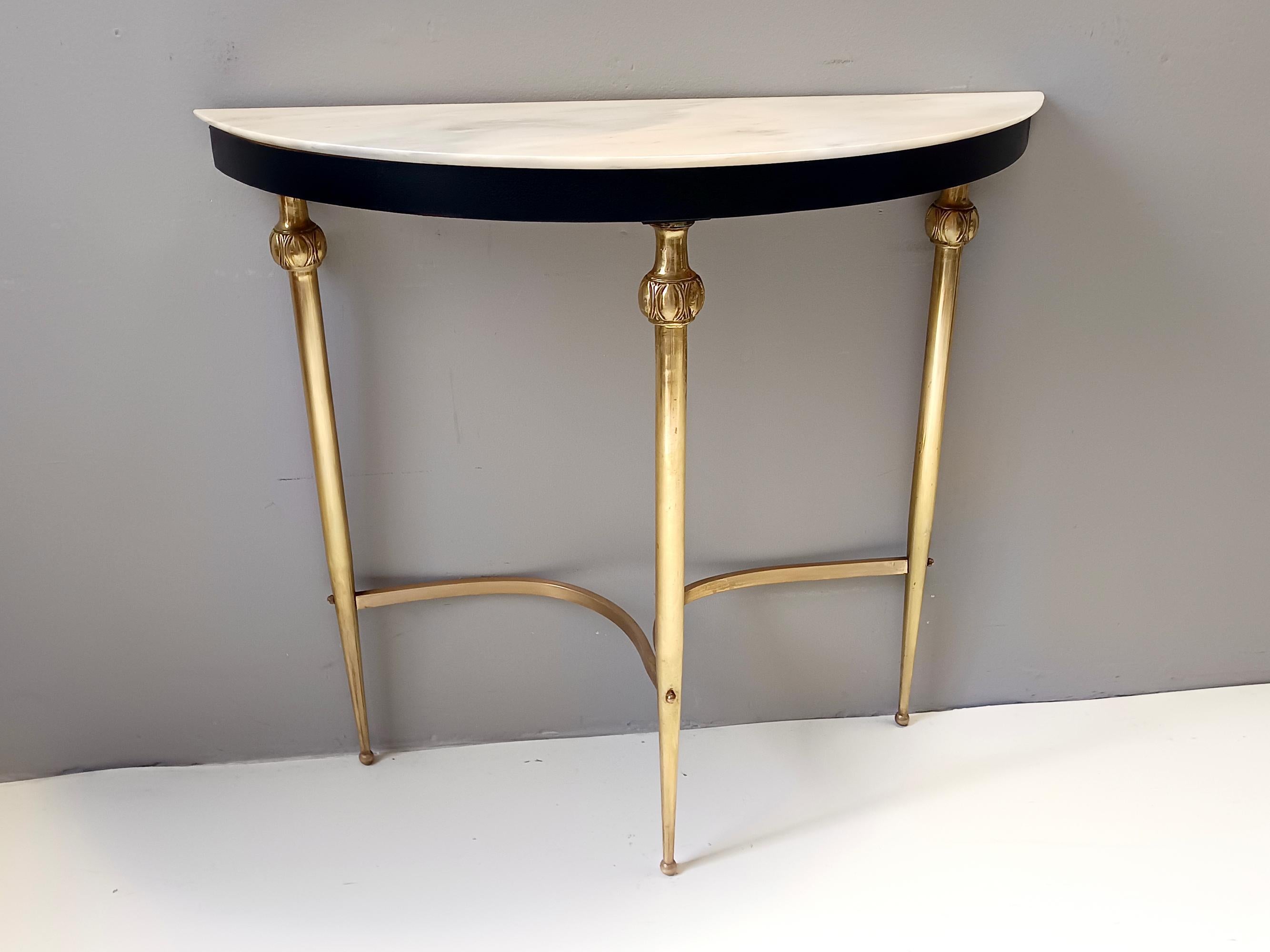 Mesa Consola de Haya Lacada en Latón y Negro con Tapa de Mármol Demilune, Italia en venta 2