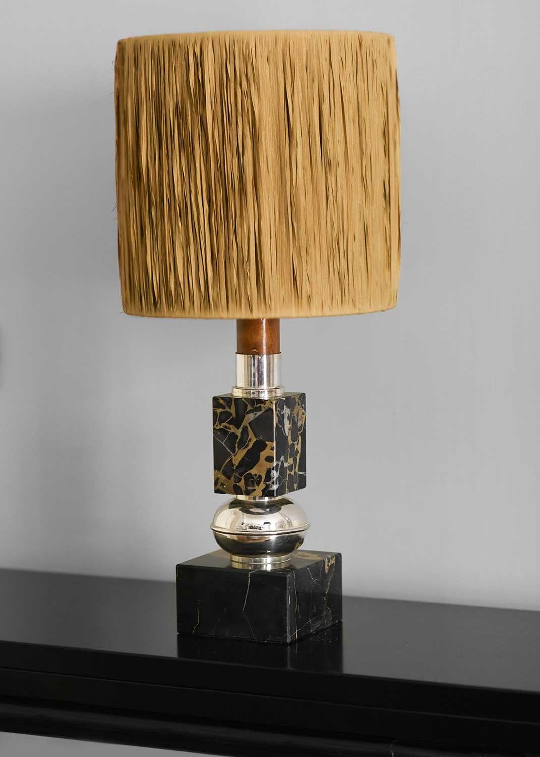 70s table lamp in brass and black marble with wooden detail. 
Complete with raffia lampshade
Product details
Dimensions: 28L x 70H x 28D cm
Italian production from the 70s.