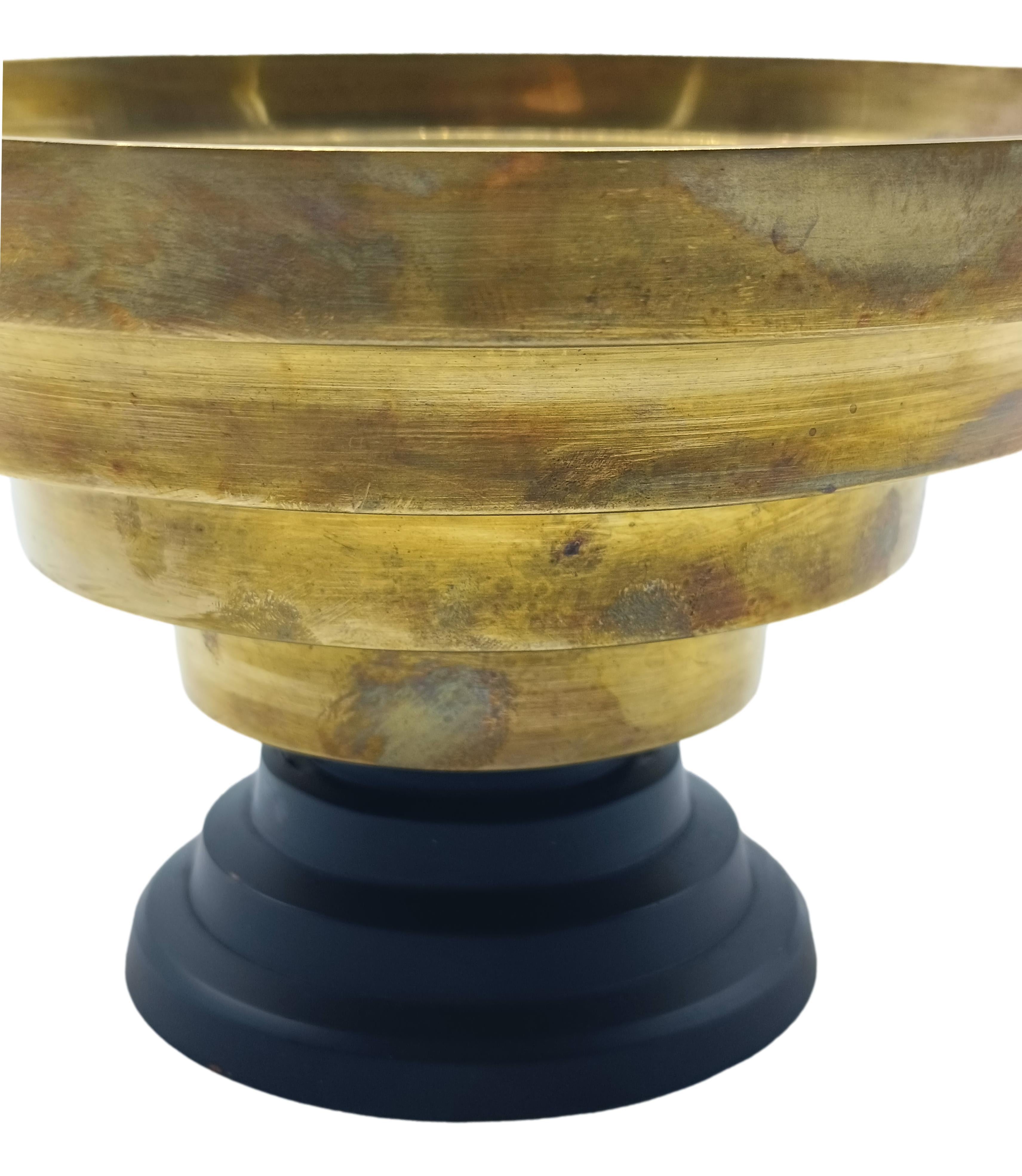 Centrotavola in ottone e metallo nero, Italia, anni '70 In condizioni buone in vendita a Naples, IT