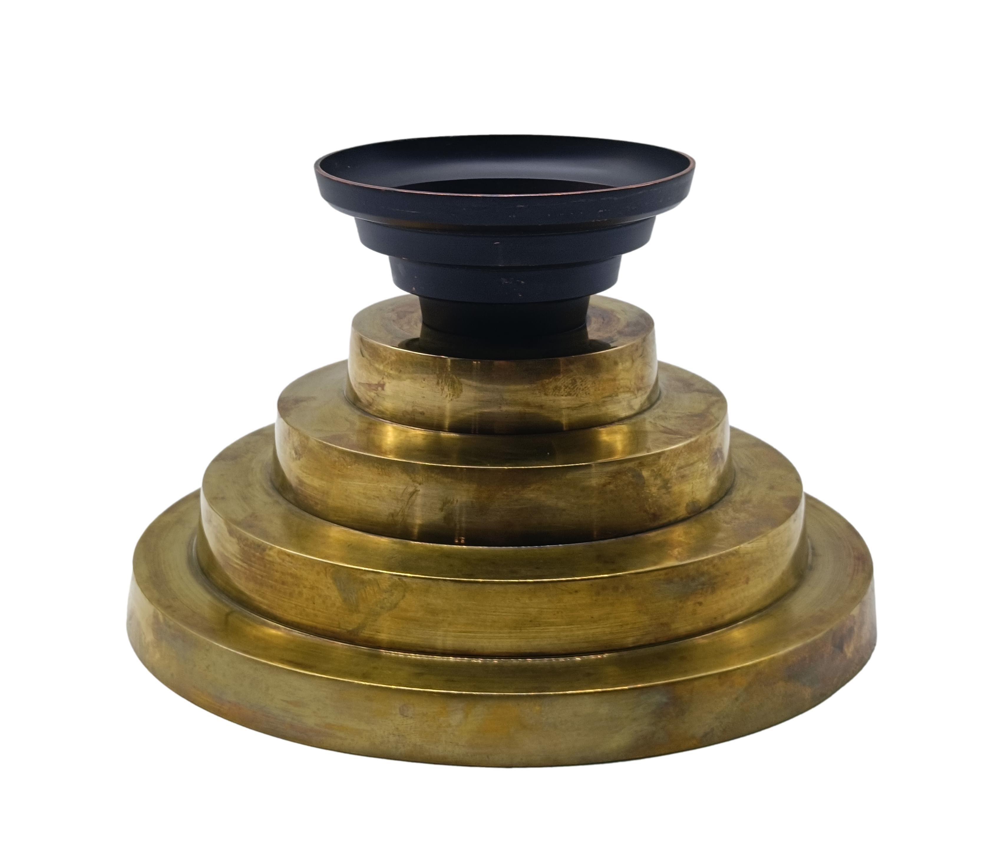 Centrotavola in ottone e metallo nero, Italia, anni '70 in vendita 1