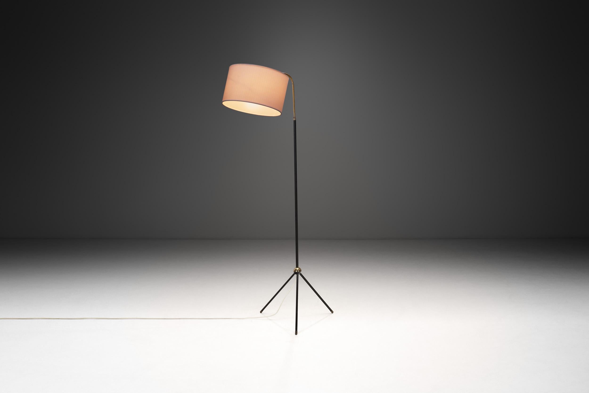 The mid-century era was marked by a departure from ornate, intricate designs and a shift towards simplicity, functionality, and a seamless blend of form and function. Evident with this floor lamp, mid-century lighting fixtures are characterised by