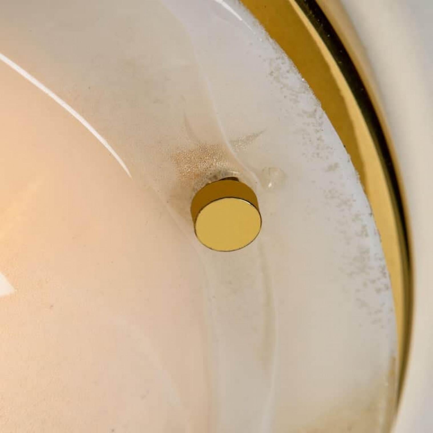 Lampada da parete o da incasso in ottone e vetro di Murano soffiato, anni '60 in vendita 3