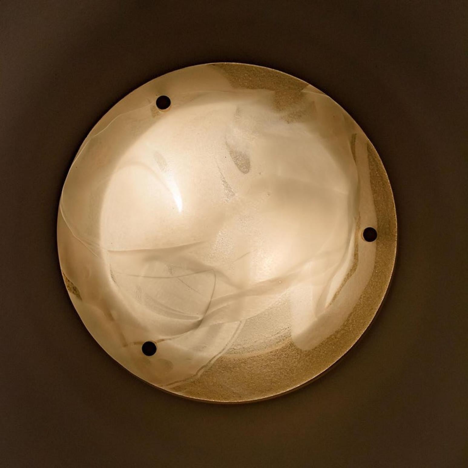 Lampada da parete o da incasso in ottone e vetro di Murano soffiato, anni '60 in vendita 4