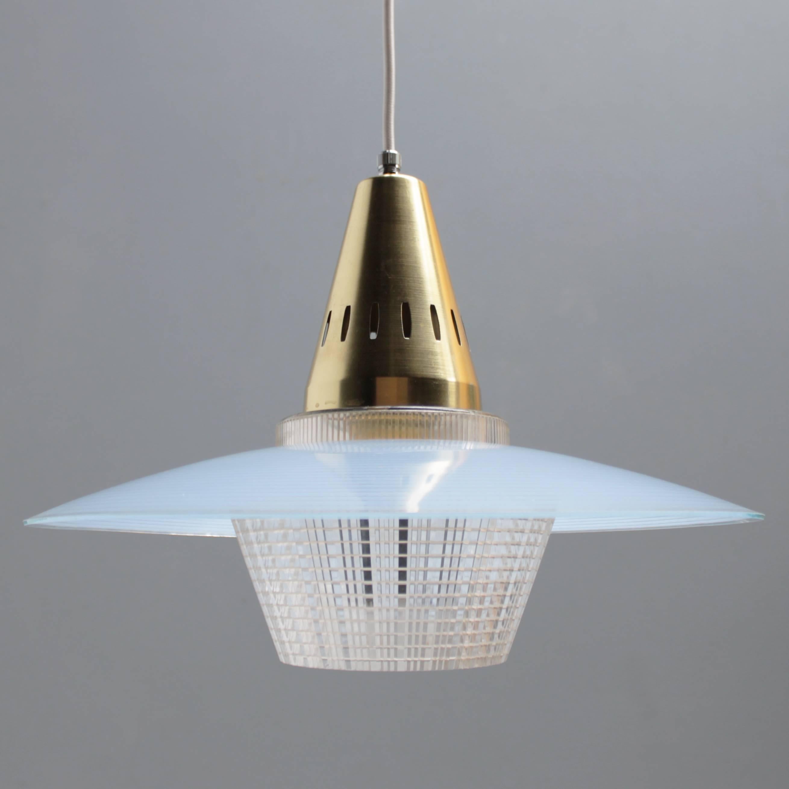 Brass and Blue Glass Pendant in the Manner of Stilnovo In Excellent Condition For Sale In JM Haarlem, NL