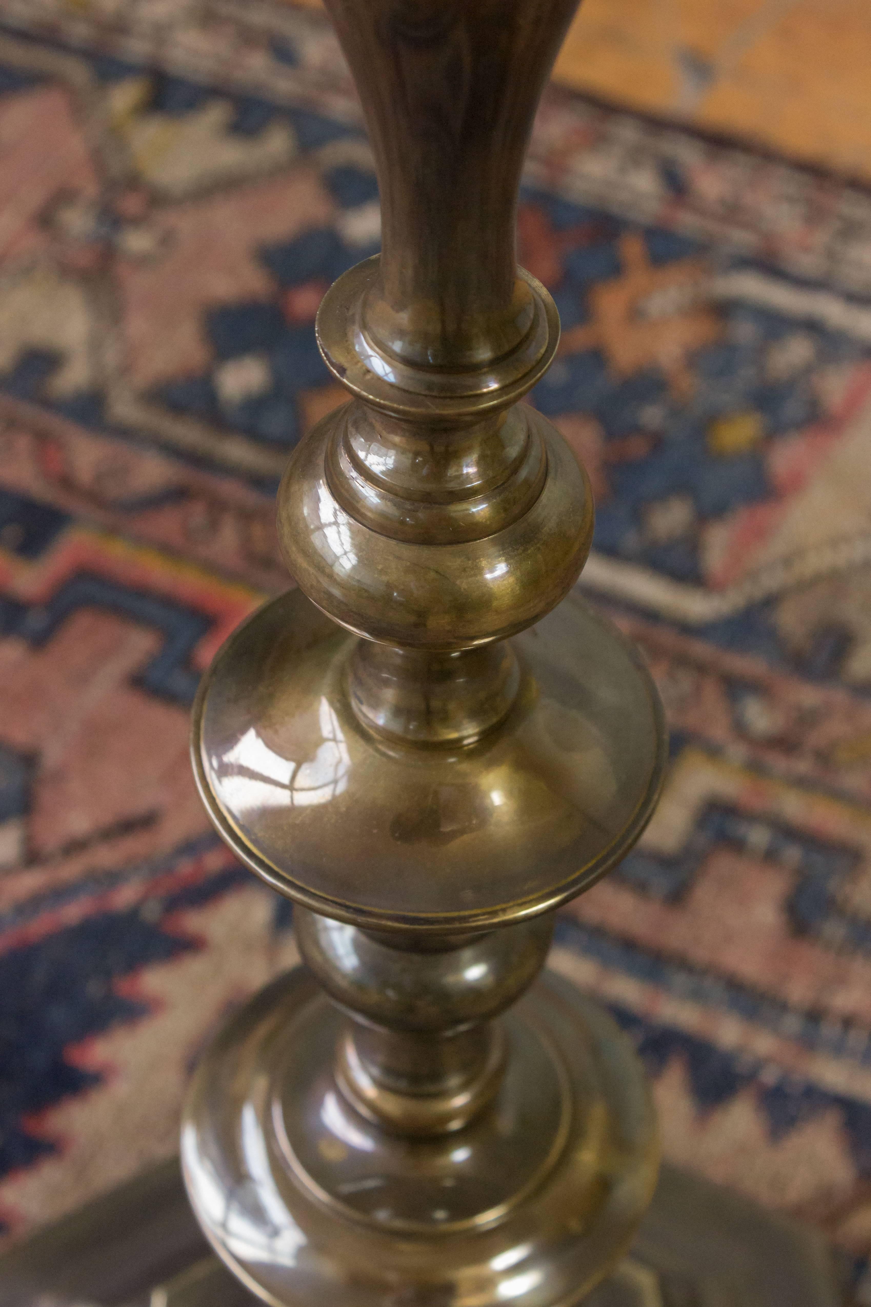 Stehlampe aus Messing und Bronze mit handgefertigter Patina im Angebot 2