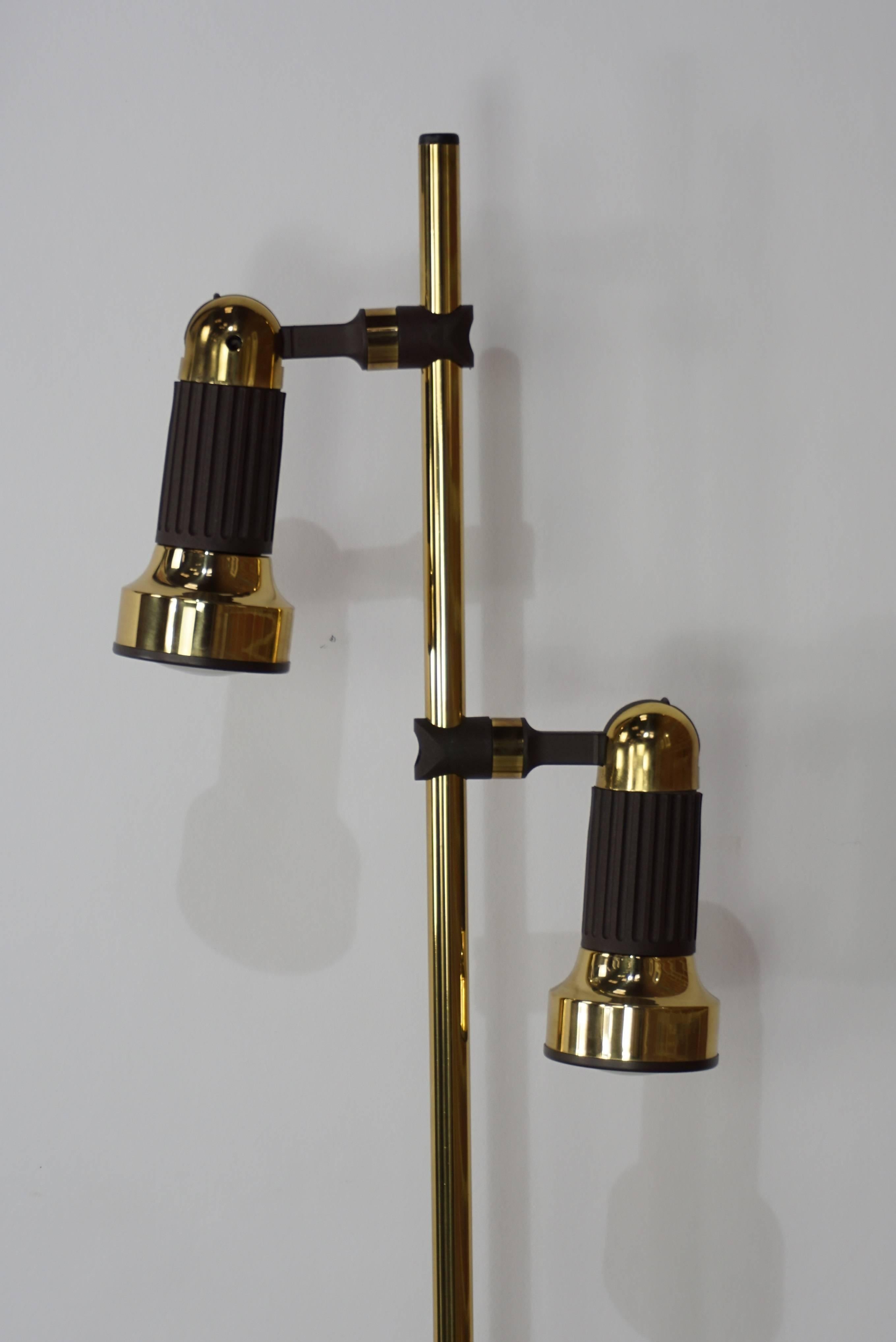 Stehlampe aus Messing und braunen Abs im Mid-Century-Design von Sische 4