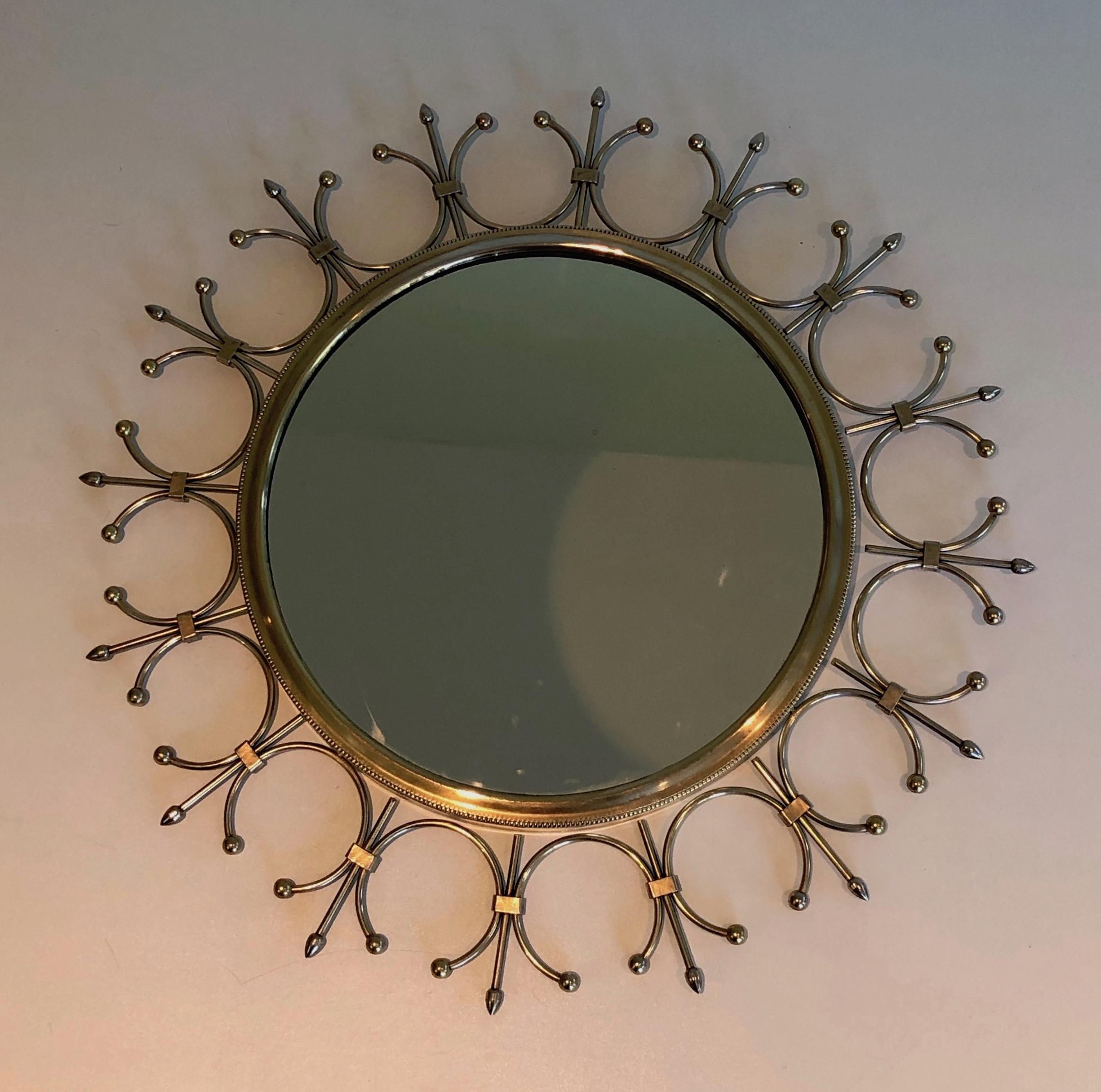 Spiegel aus Messing und gebürstetem Stahl mit Sonnenschliff. Französisches Werk, ca. 1970 im Angebot 7
