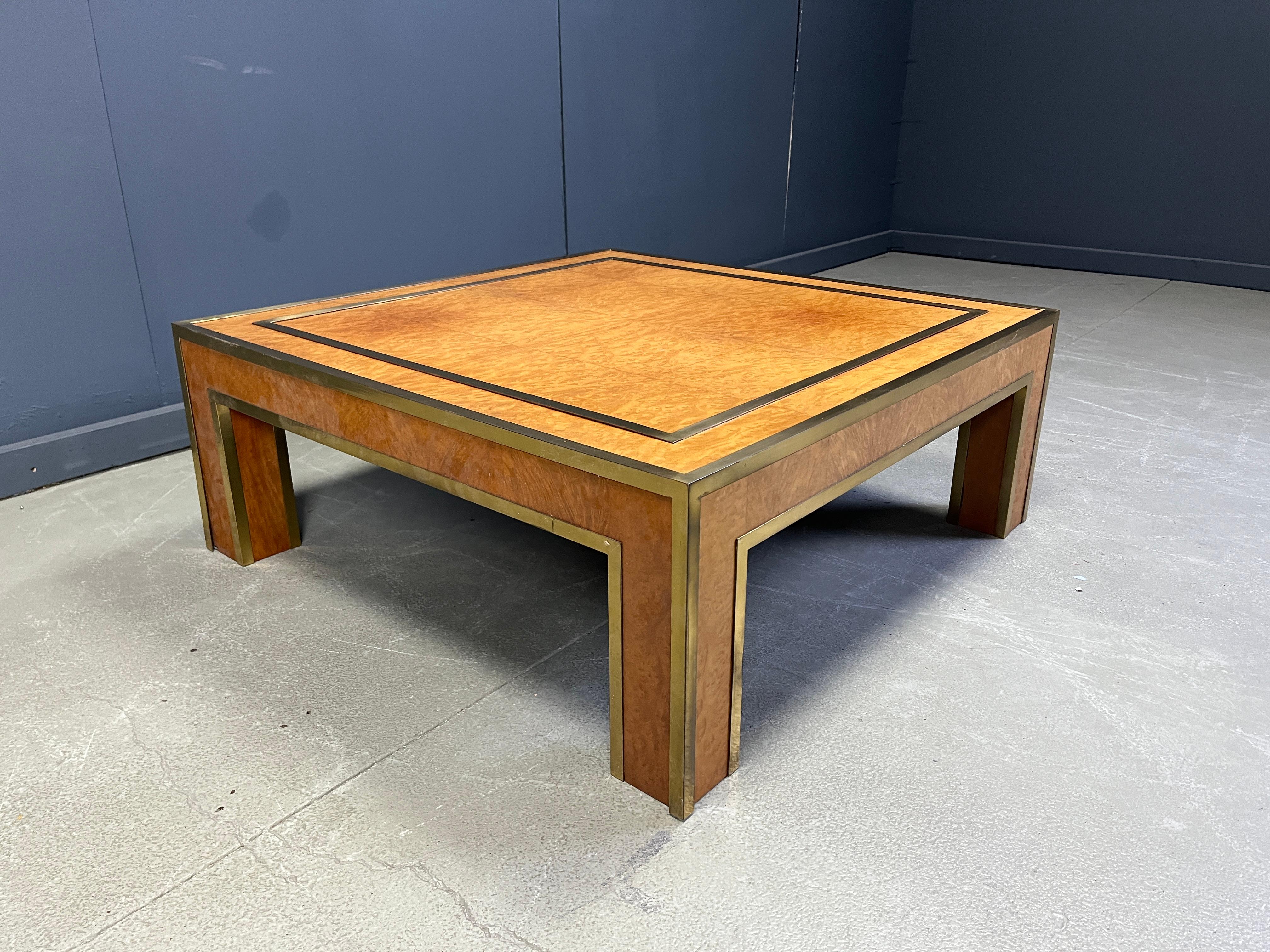 Table basse en laiton et bois de ronce par Jean Claude Mahey, années 1970 en vente 4