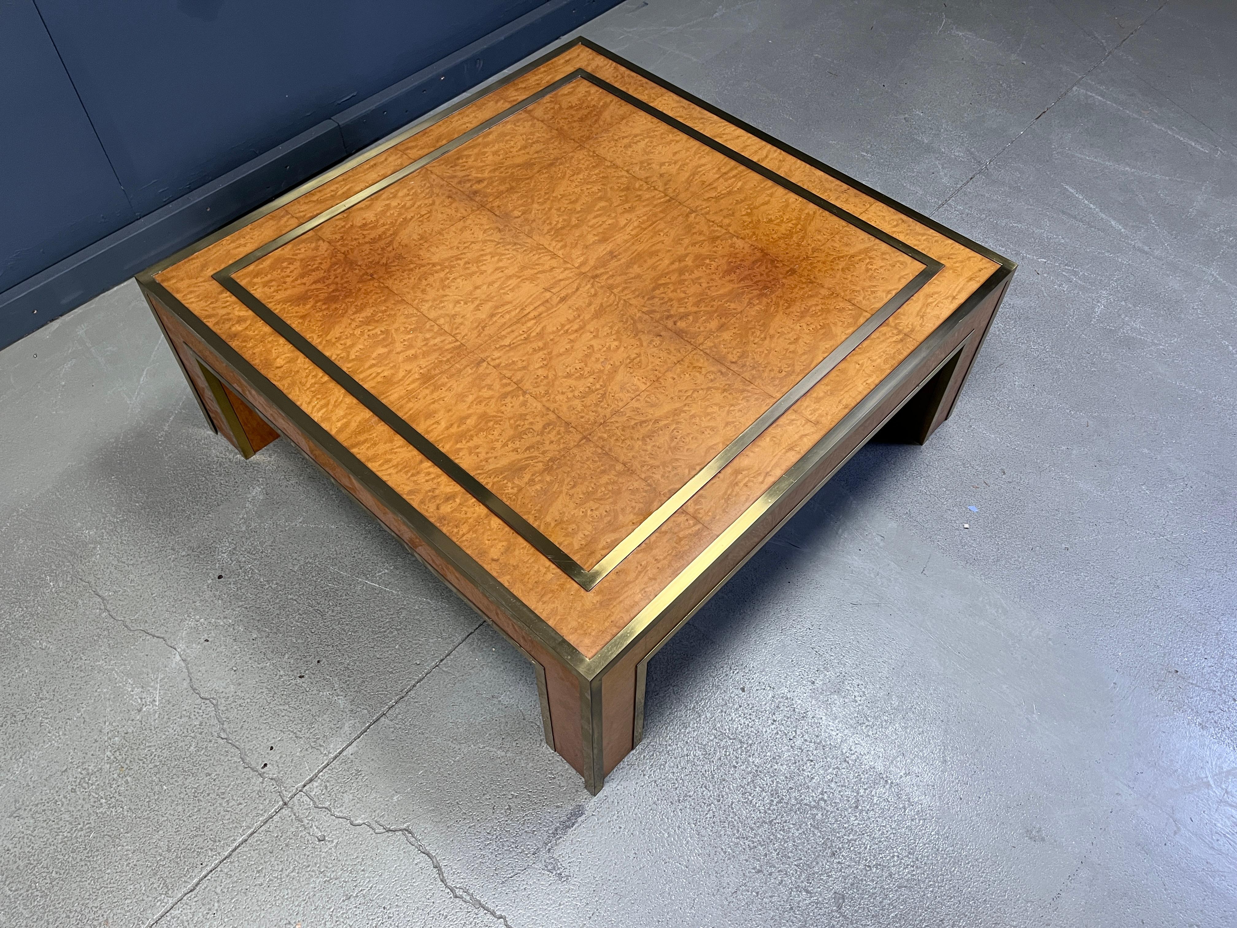 Table basse en laiton et bois de ronce par Jean Claude Mahey, années 1970 en vente 5