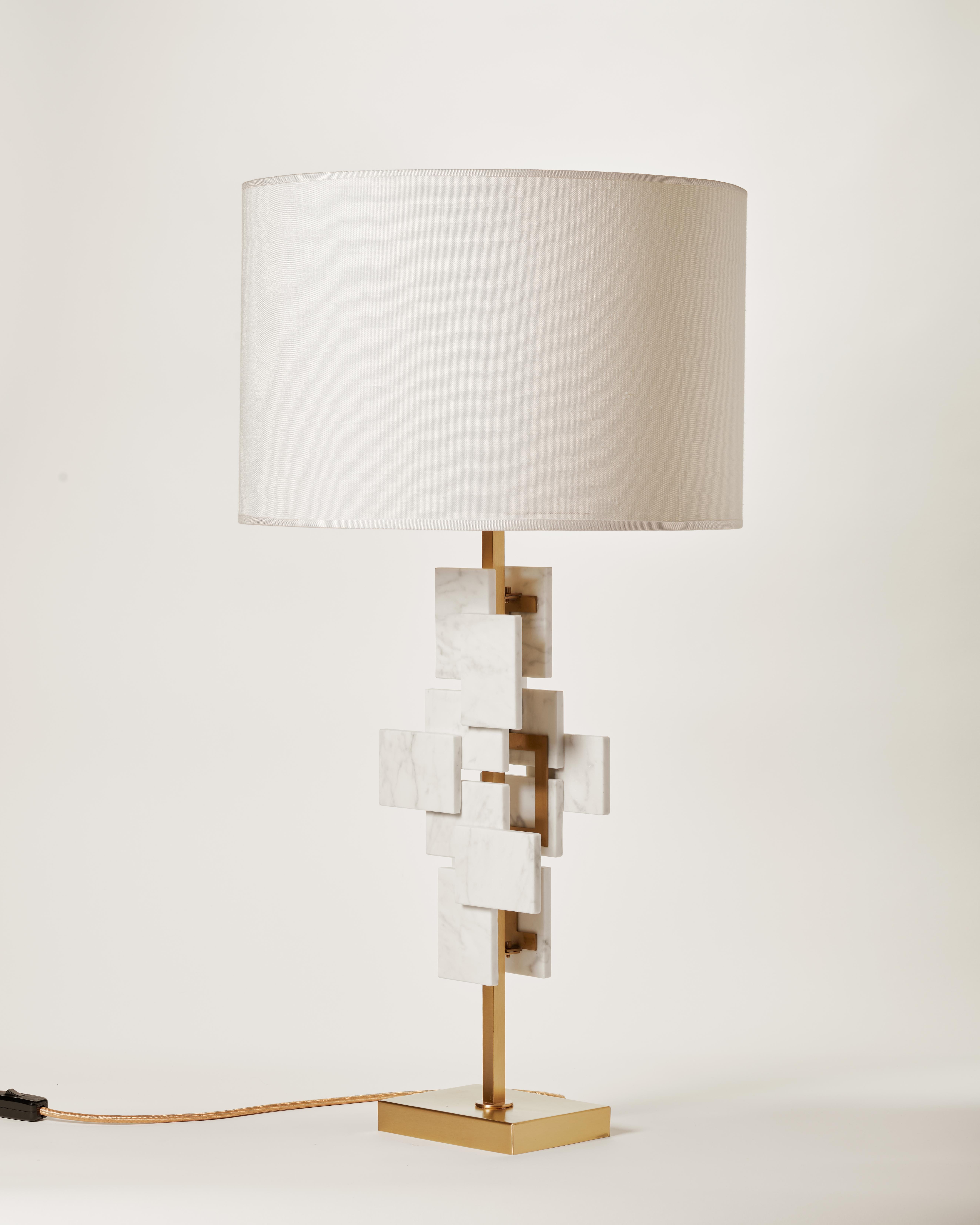 Lámpara de mesa de latón y baldosas de mármol de Carrara by MATLIGHT Milano Italiano en venta