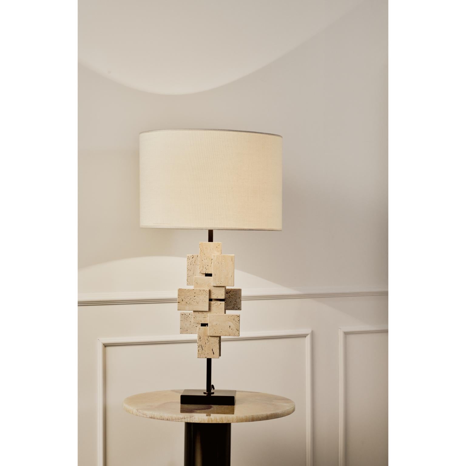 Lámpara de mesa de latón y baldosas de mármol de Carrara by MATLIGHT Milano Siglo XXI y contemporáneo en venta