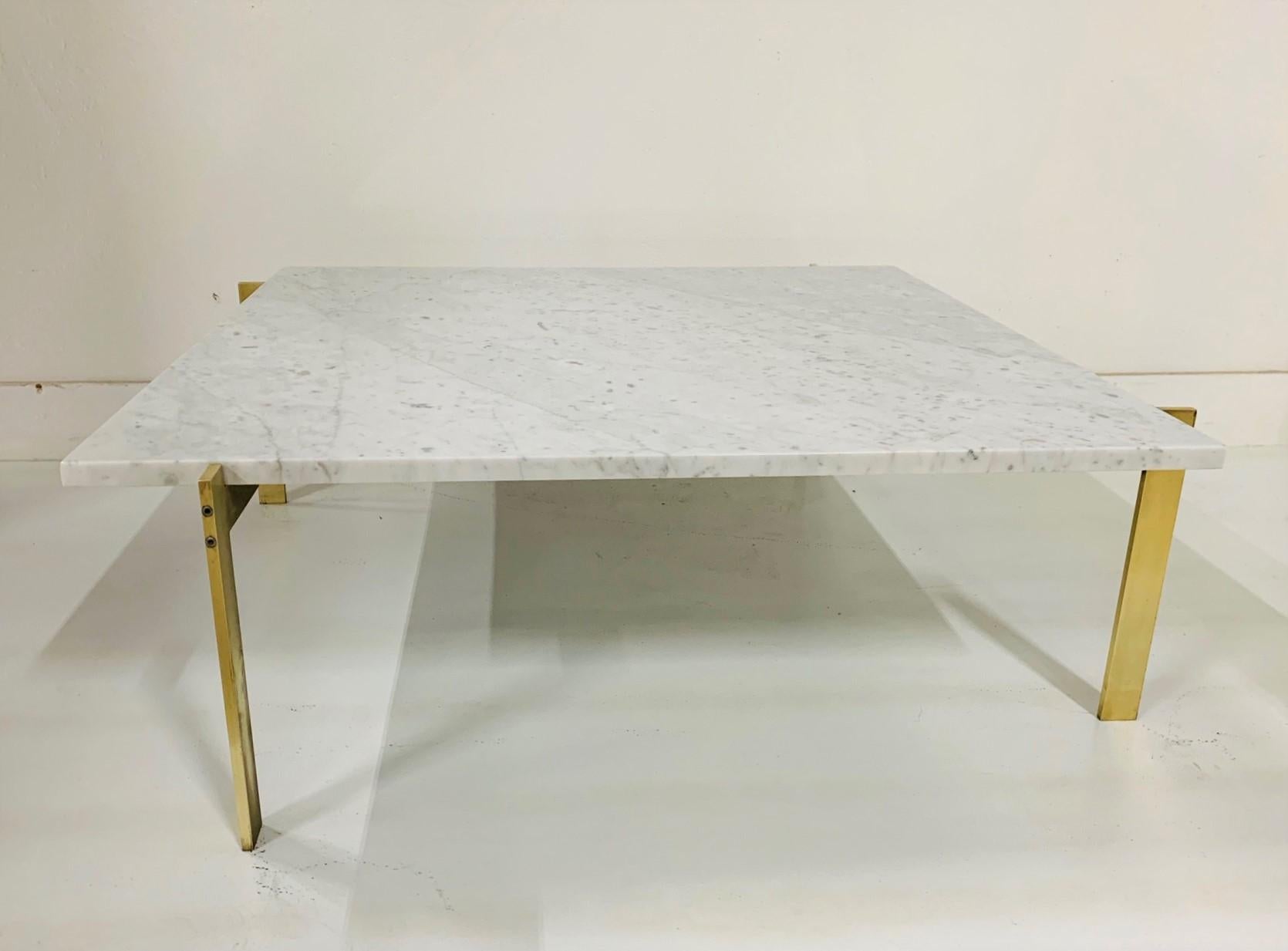 Mid-Century Modern Brass and Carrara Marble-Top Coffee Table Style of Poul Kjaerholm For Sale