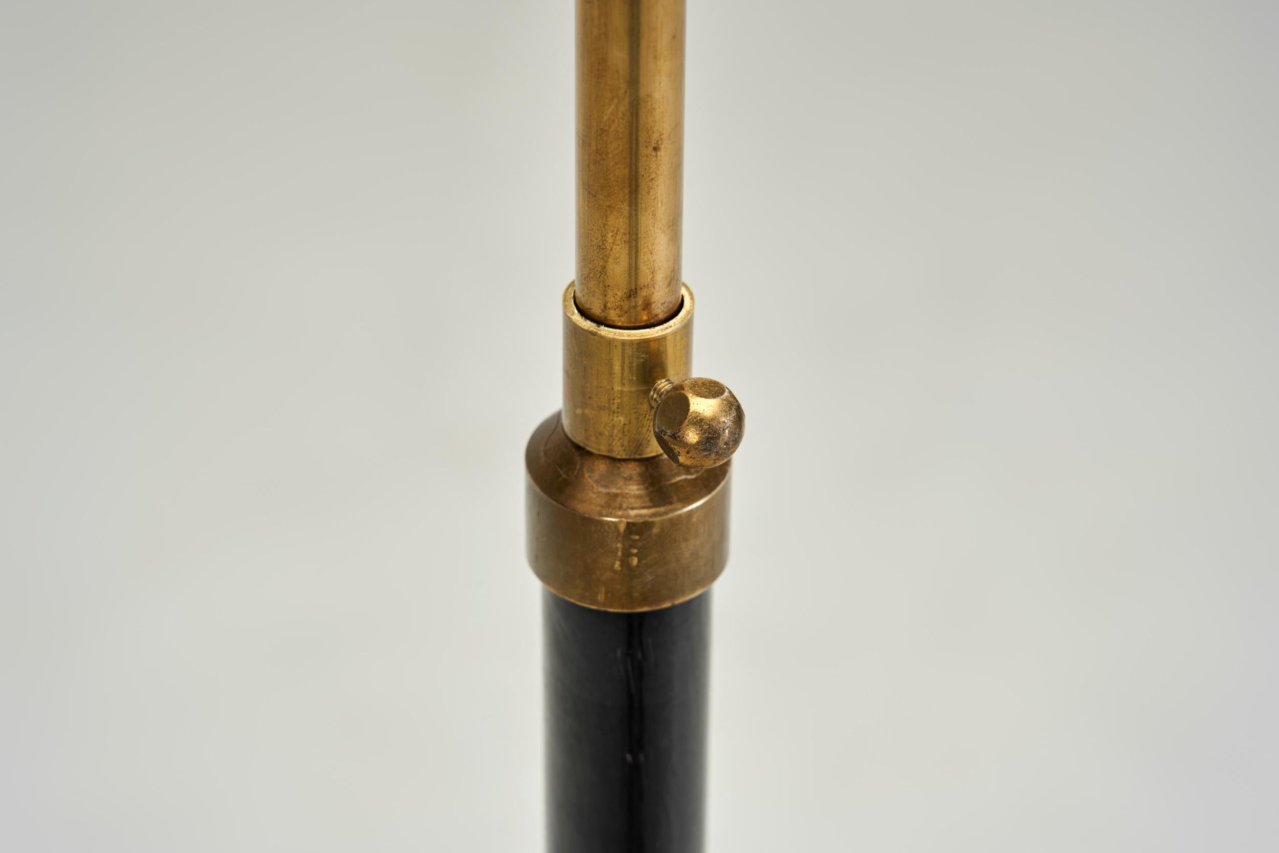 Lampada da terra regolabile in ottone e ghisa di Fog & Mørup (Attr.), Danimarca anni '40 in vendita 8