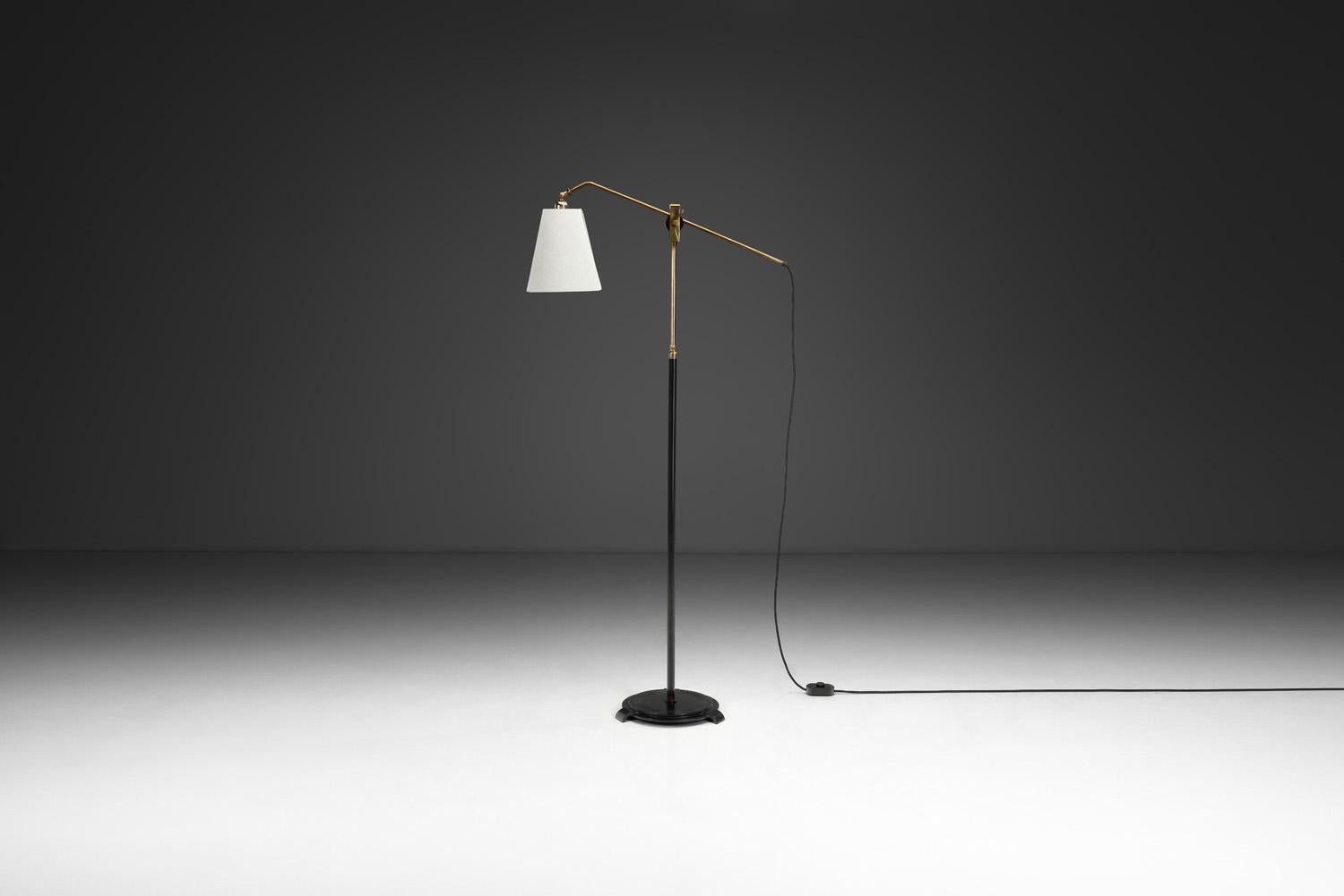 Ottone Lampada da terra regolabile in ottone e ghisa di Fog & Mørup (Attr.), Danimarca anni '40 in vendita