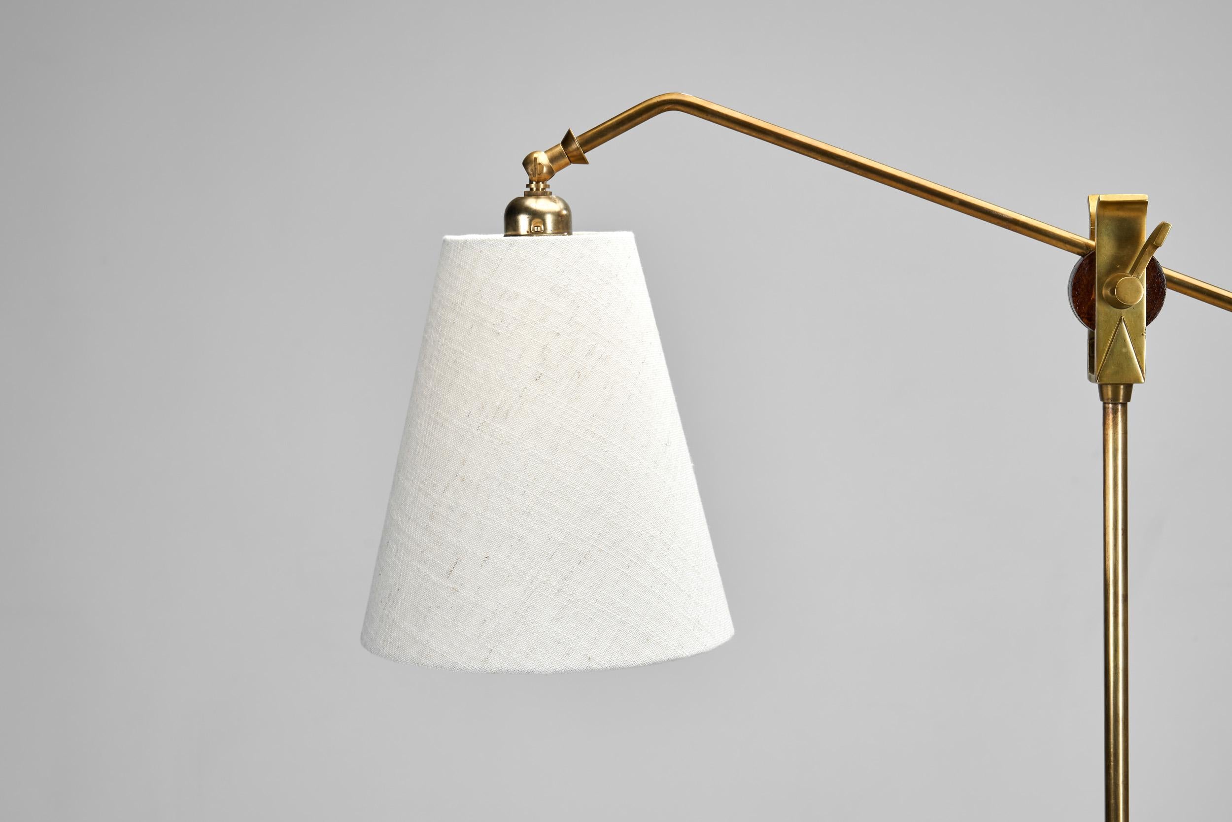 Lampada da terra regolabile in ottone e ghisa di Fog & Mørup (Attr.), Danimarca anni '40 in vendita 1