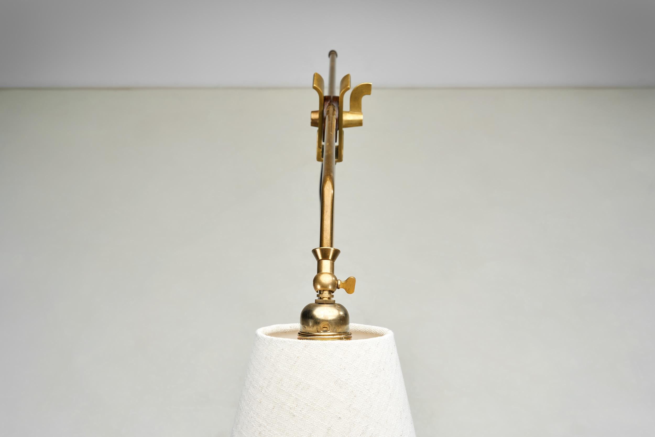 Lampada da terra regolabile in ottone e ghisa di Fog & Mørup (Attr.), Danimarca anni '40 in vendita 2