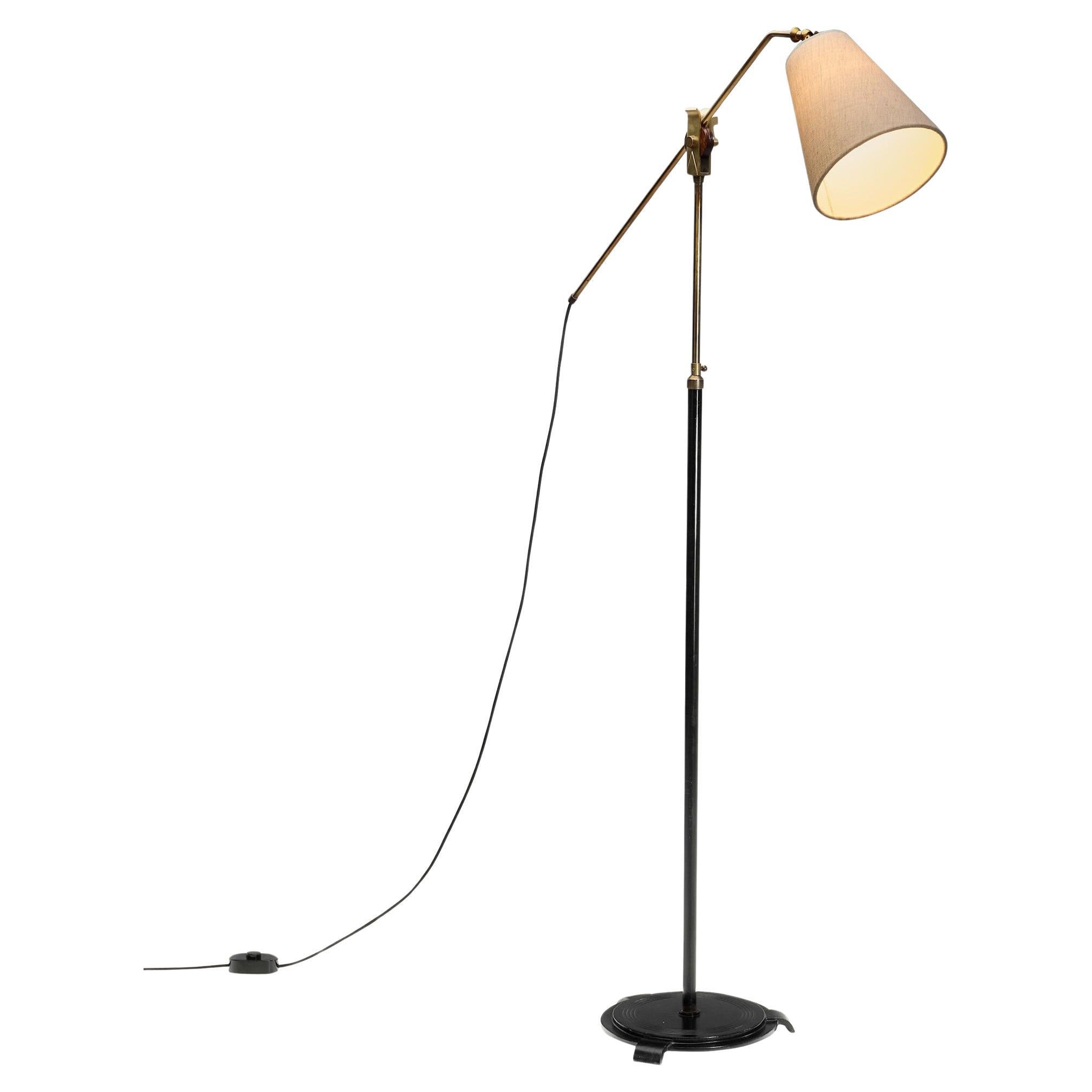 Lampada da terra regolabile in ottone e ghisa di Fog & Mørup (Attr.), Danimarca anni '40 in vendita