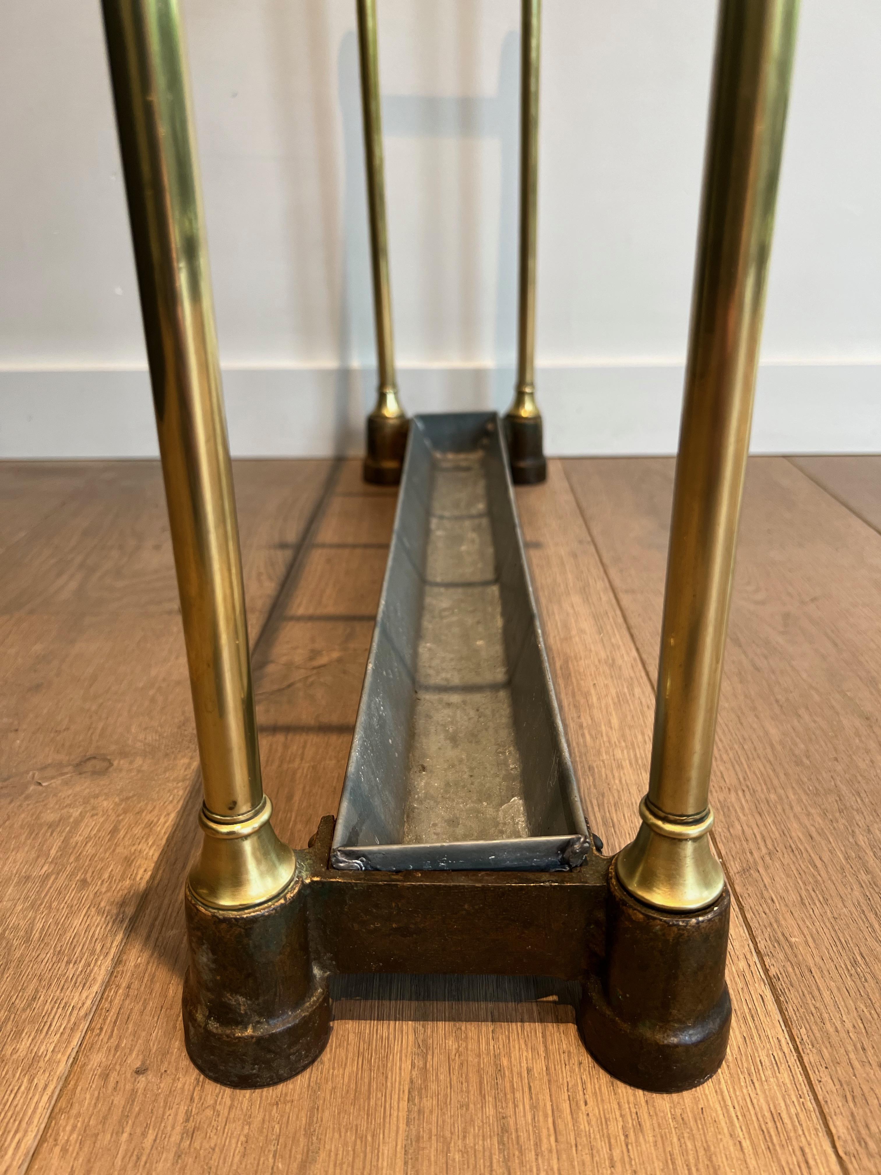 Stand pour parapluie en laiton et en fonte. Français. Circa 1900 en vente 4