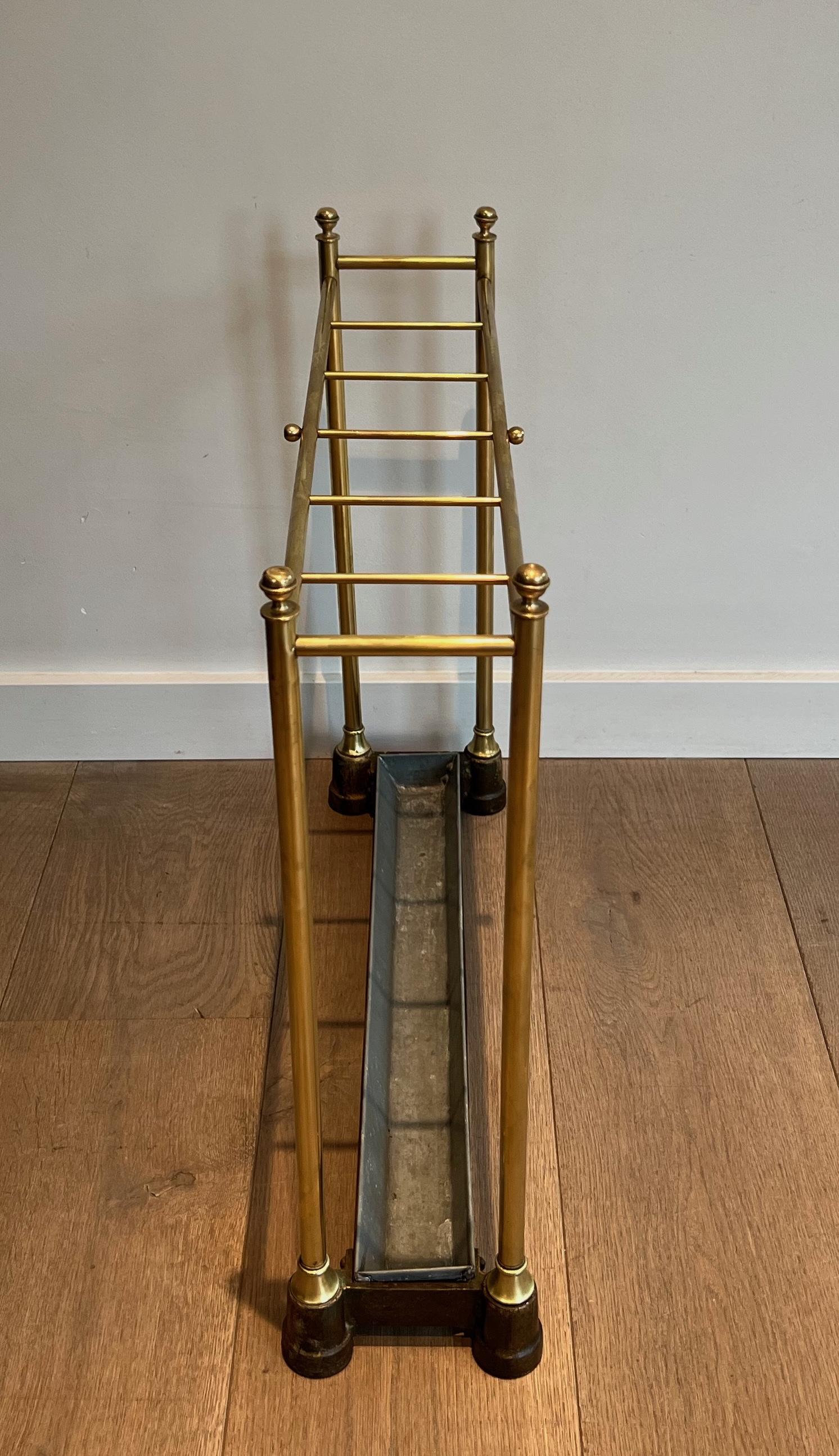 Stand pour parapluie en laiton et en fonte. Français. Circa 1900 en vente 6