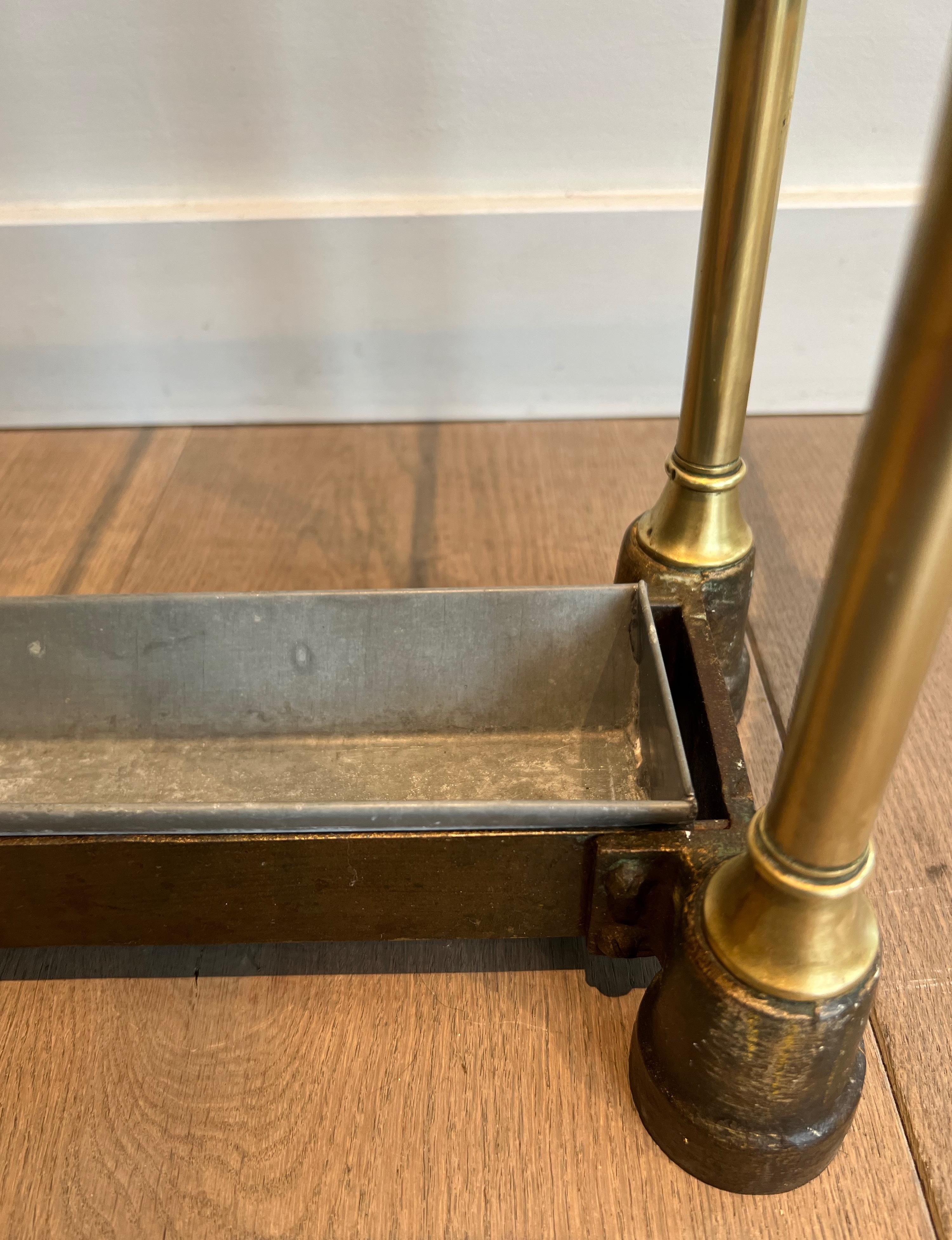 Stand pour parapluie en laiton et en fonte. Français. Circa 1900 en vente 9