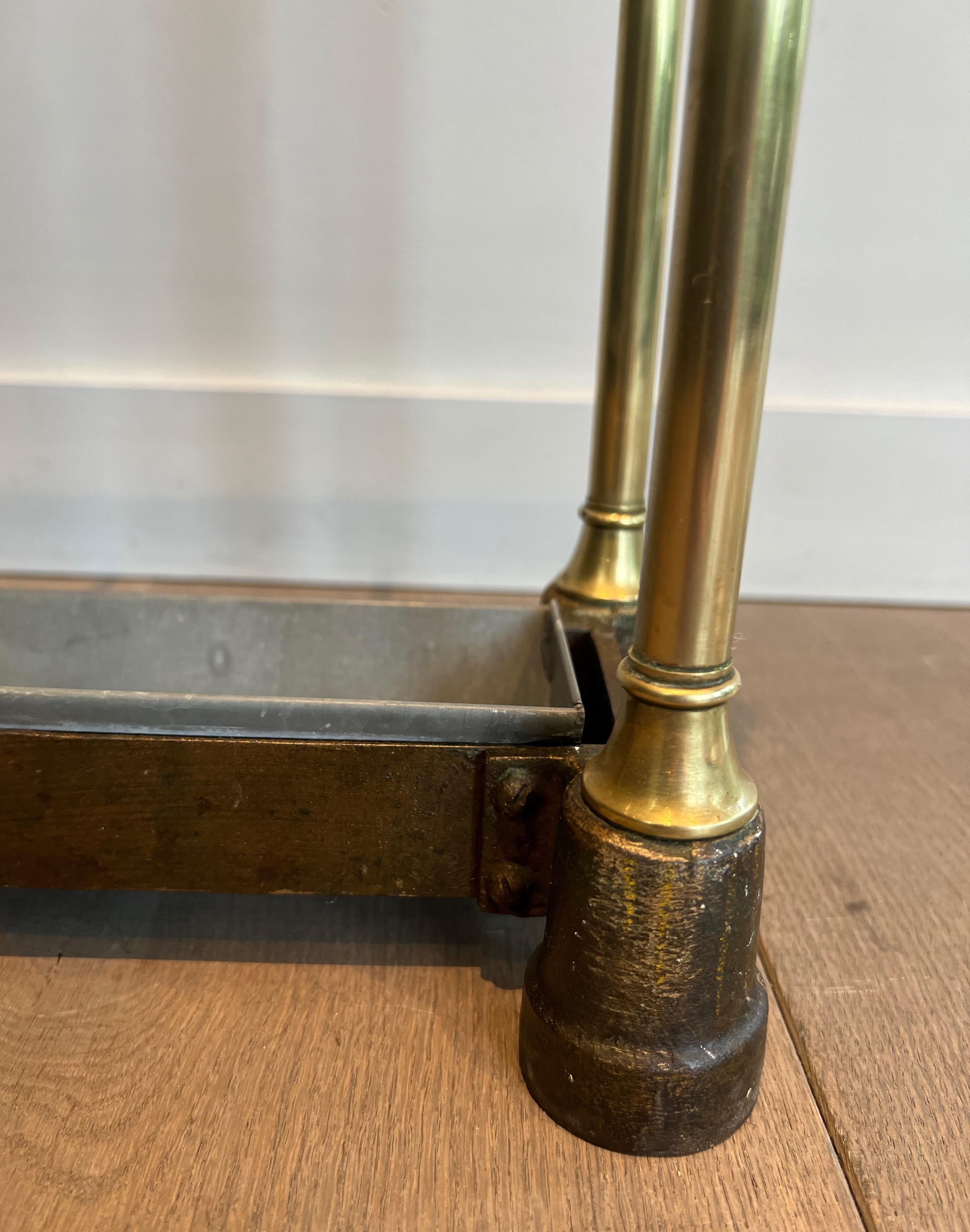 Stand pour parapluie en laiton et en fonte. Français. Circa 1900 en vente 10