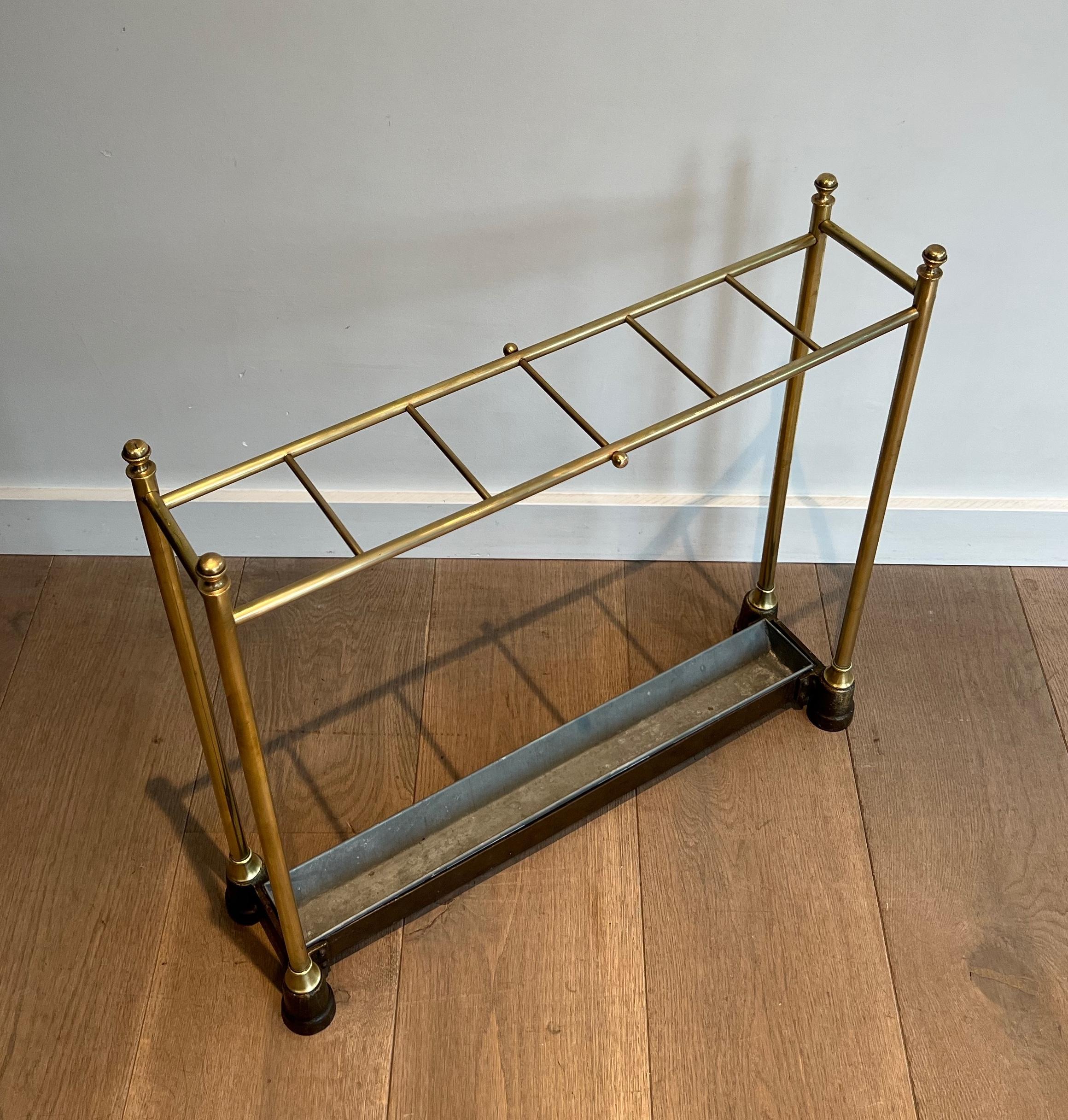 Stand pour parapluie en laiton et en fonte. Français. Circa 1900 en vente 11