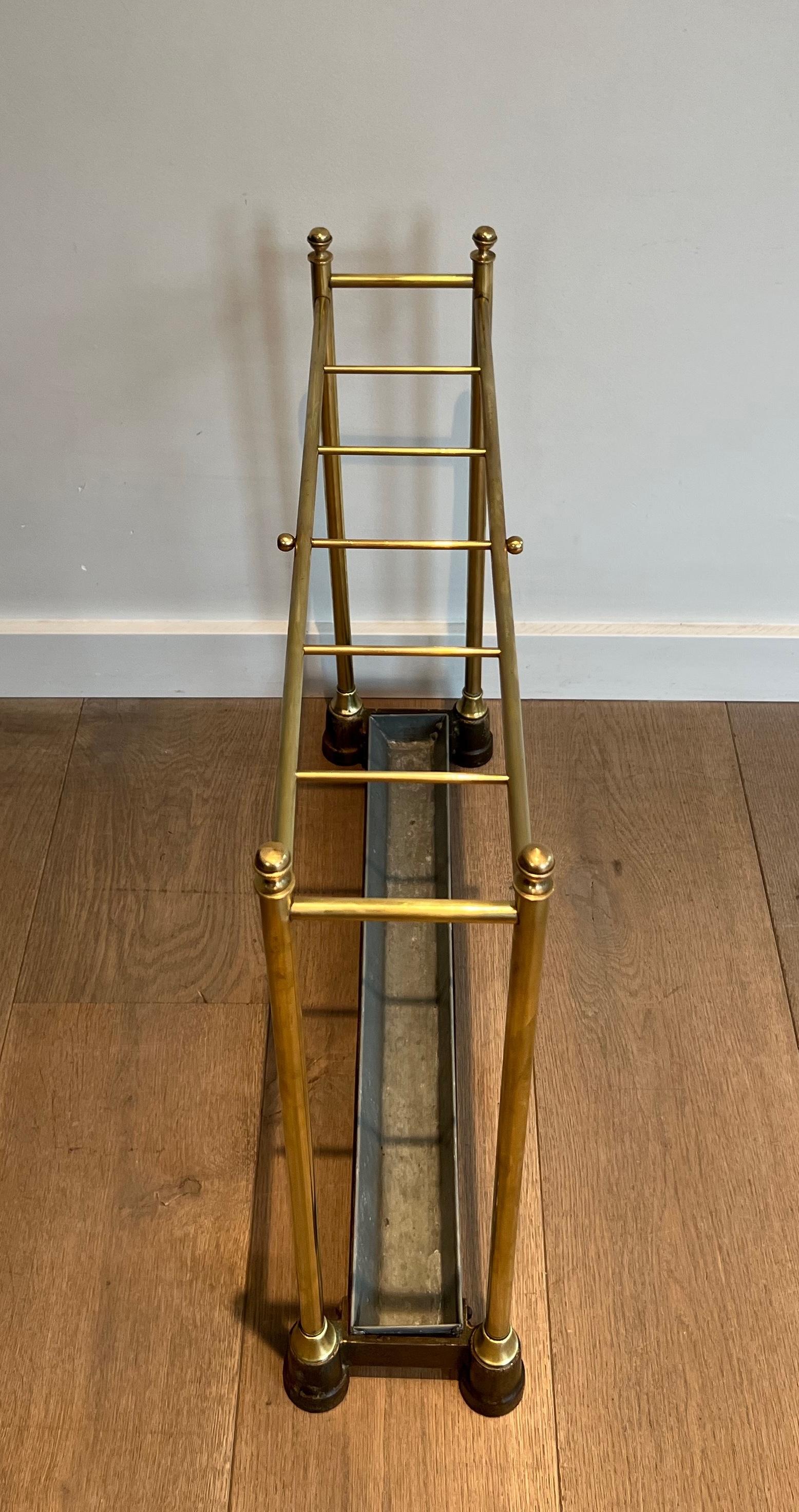 Début du 20ème siècle Stand pour parapluie en laiton et en fonte. Français. Circa 1900 en vente