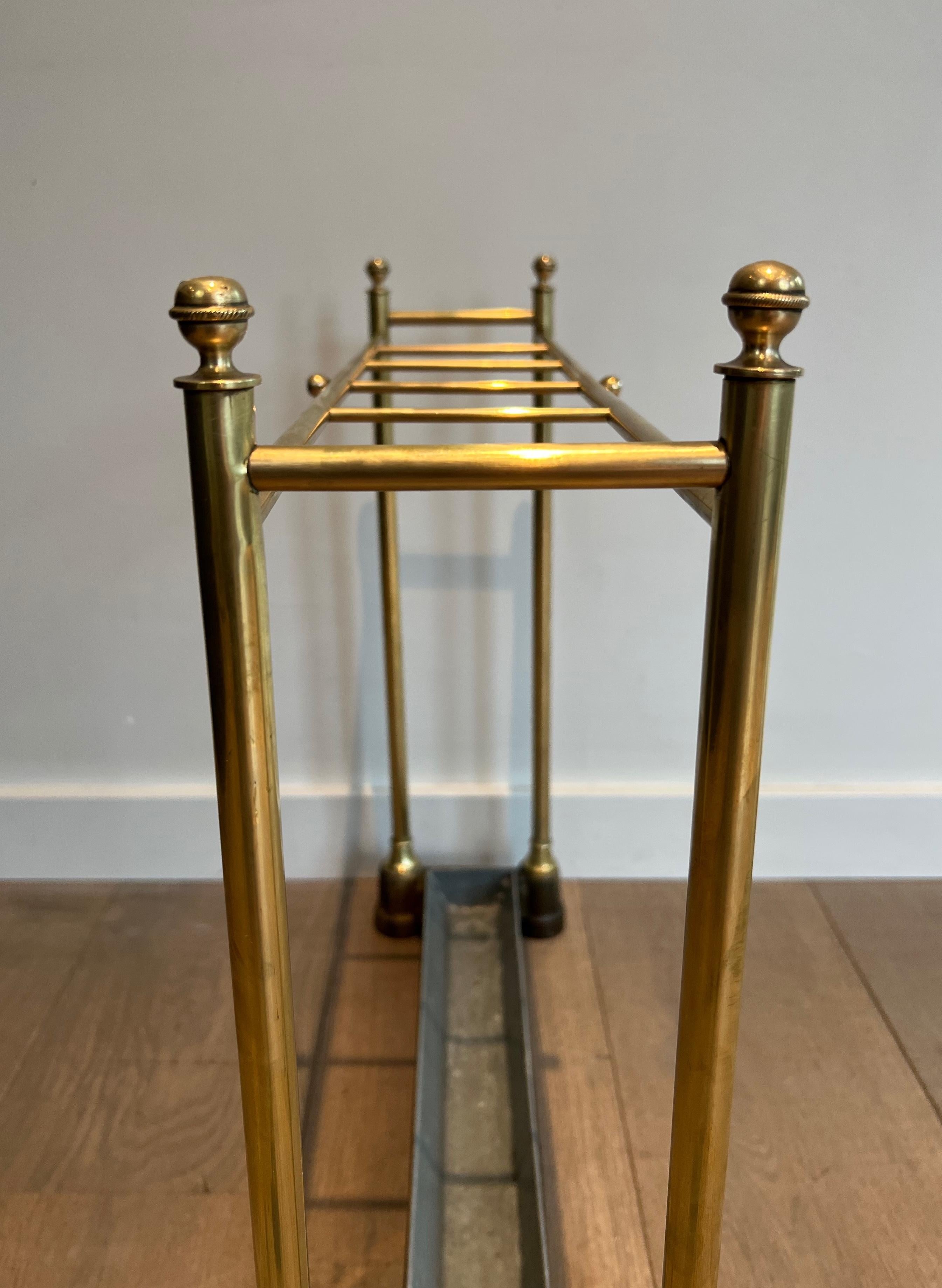 Laiton Stand pour parapluie en laiton et en fonte. Français. Circa 1900 en vente