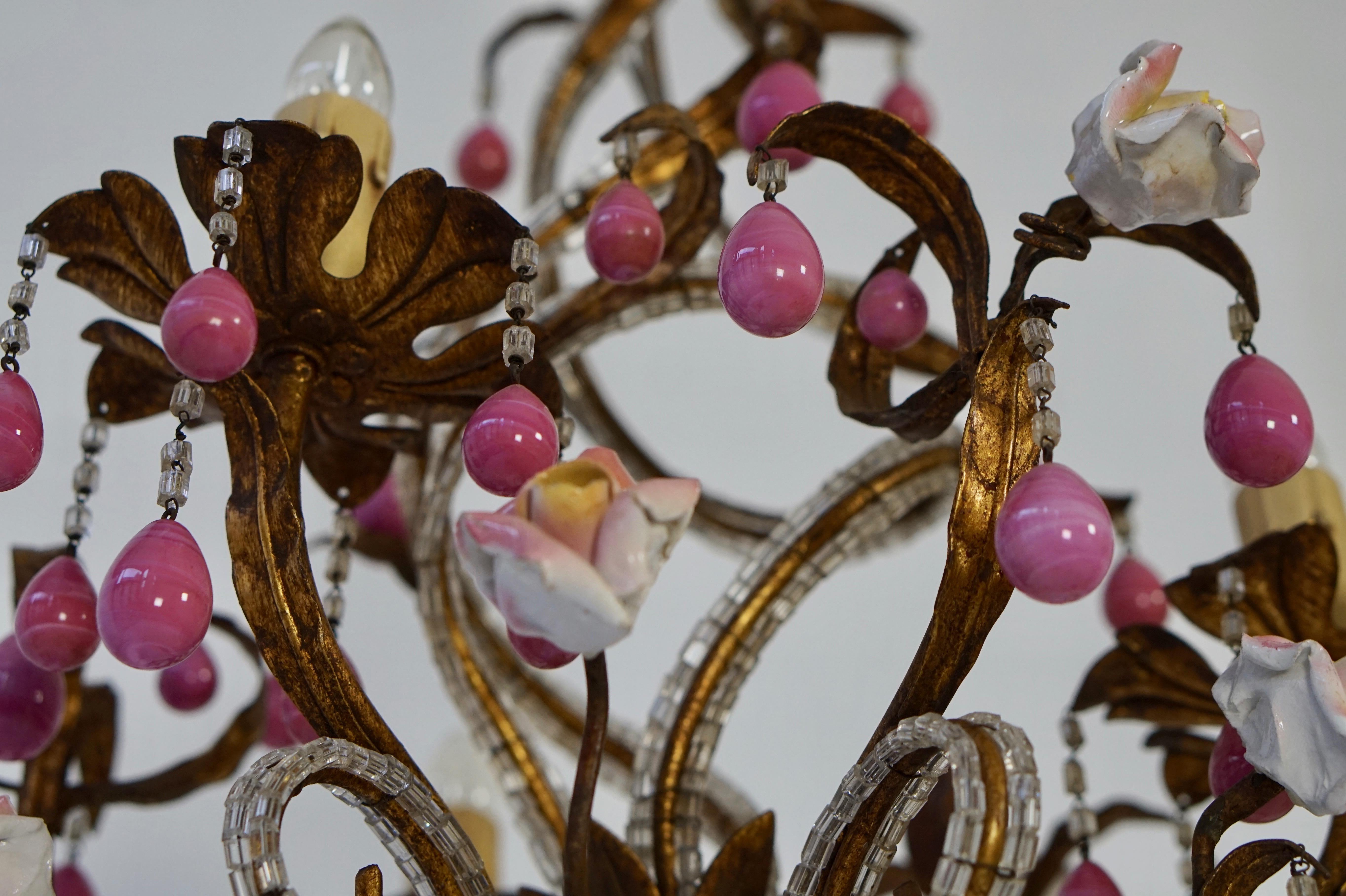 Brass and Ceramic Drop Chandelier with Porcelain Flowers, Italy In Good Condition For Sale In Antwerp, BE