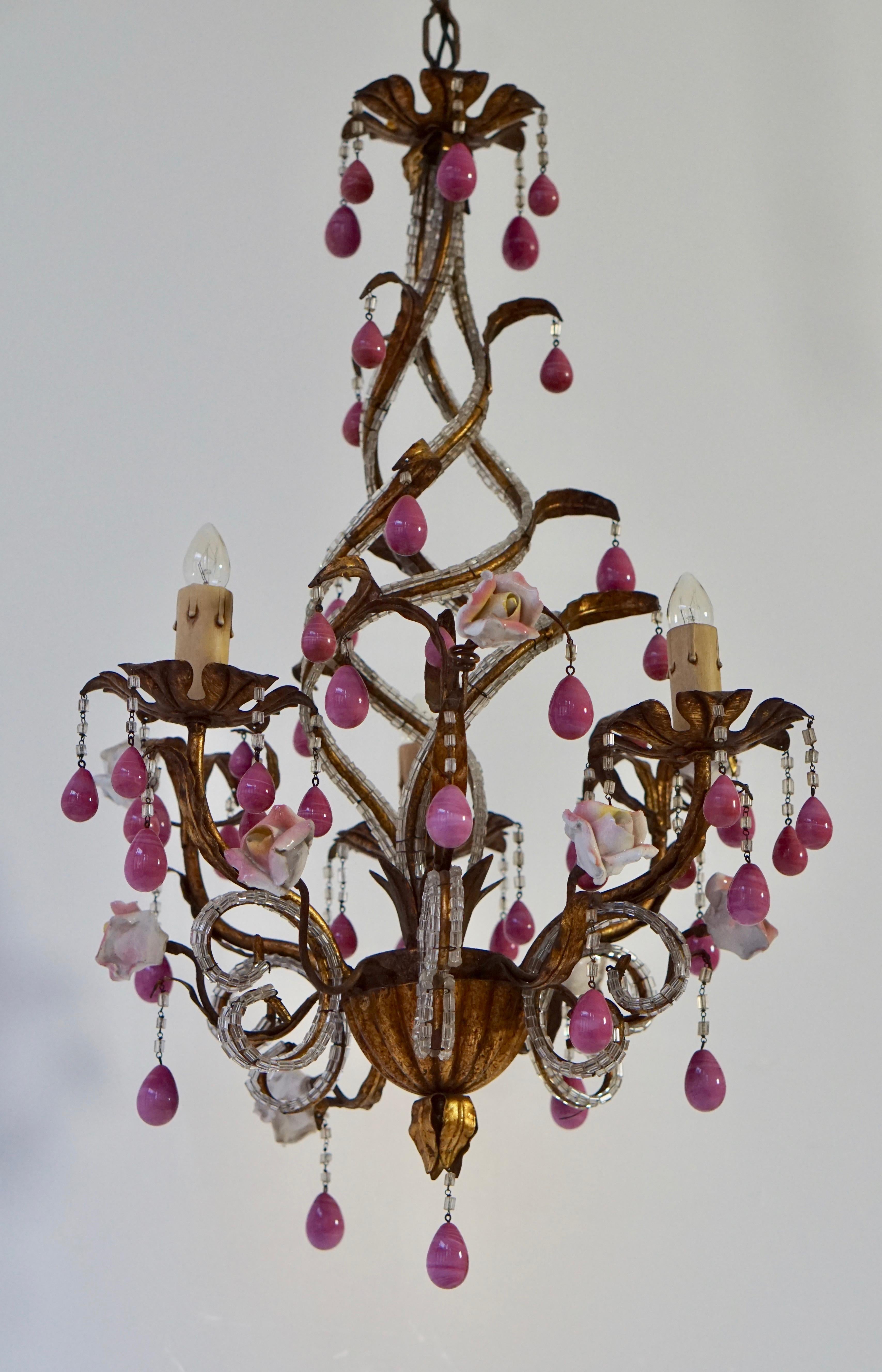 20th Century Brass and Ceramic Drop Chandelier with Porcelain Flowers, Italy For Sale