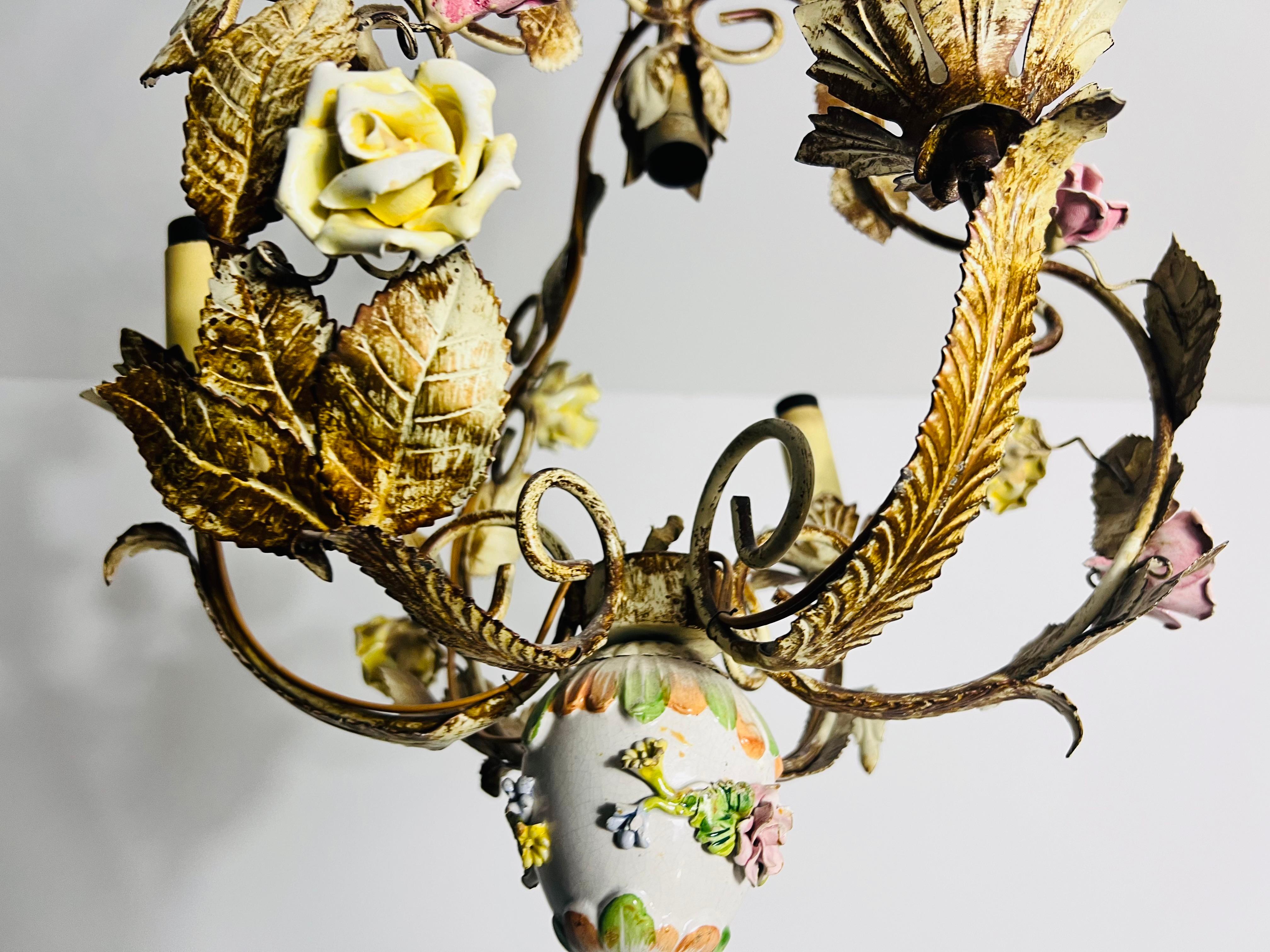 Lampadario a forma di fiore Florentine in ottone e ceramica, Germania, anni '70 in vendita 2