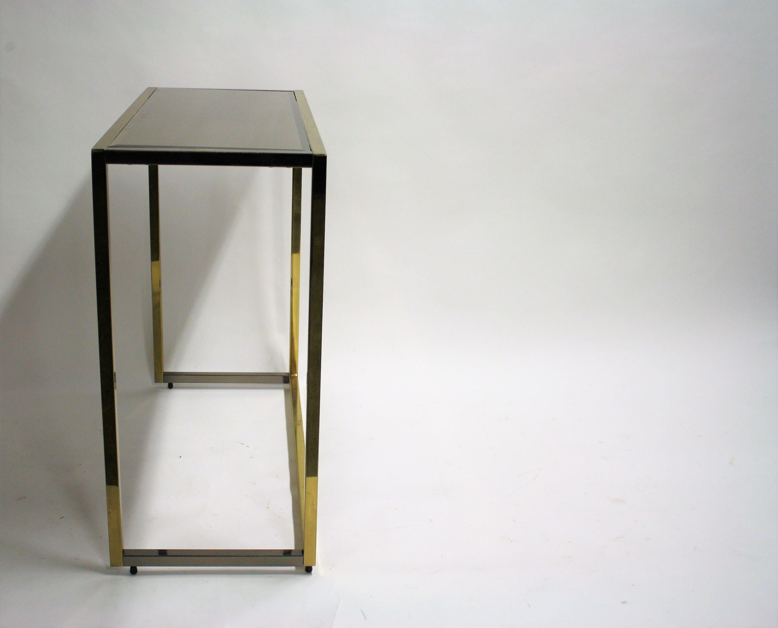 Vintage brass and chrome console table.

The console table has bevelled and smoked mirrored glass.

The console table is in original untouched condition, showing some patina.

Good condition, original glass

1970s,