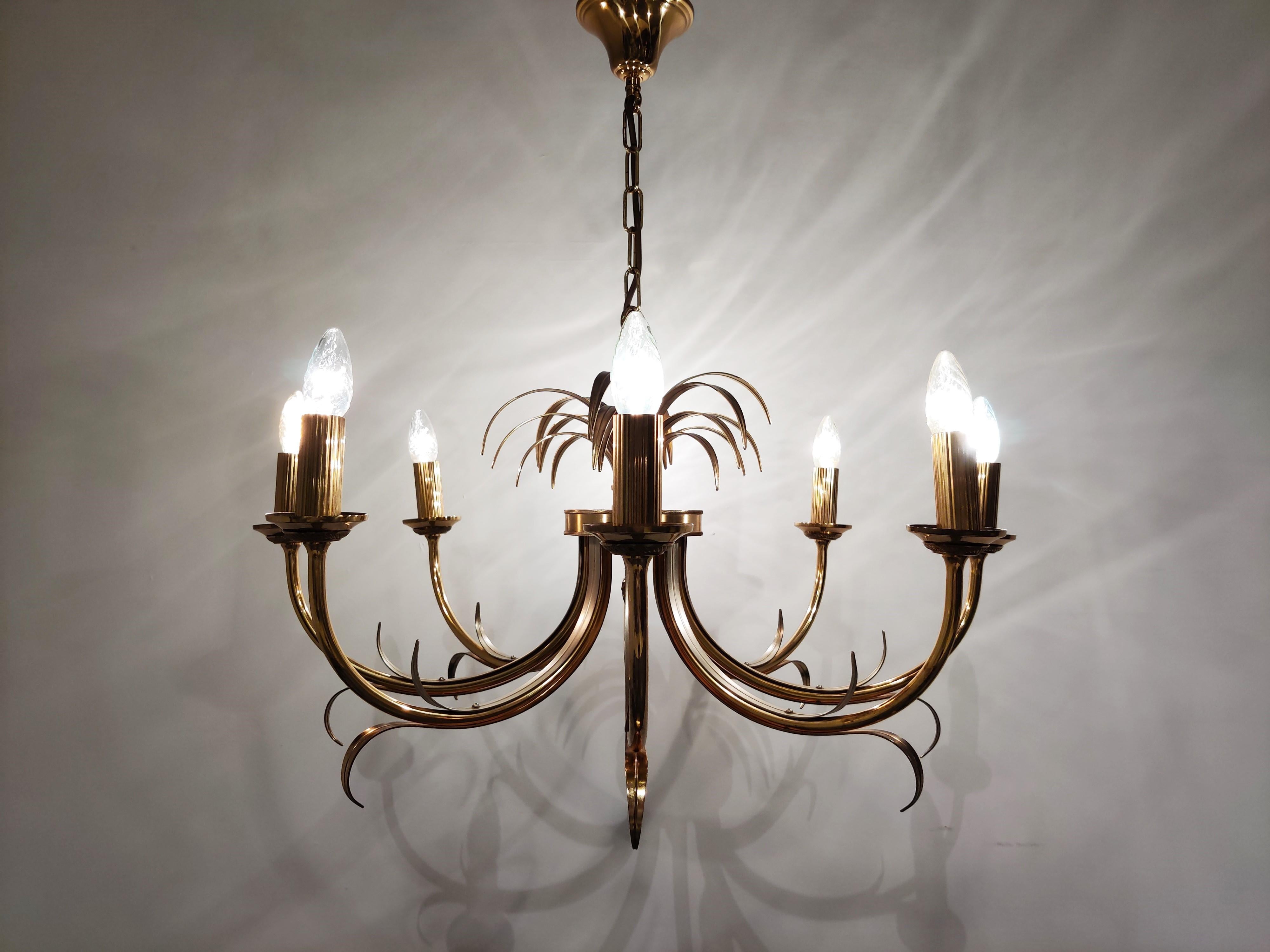 Beautiful, eye-catching pineapple leaf chandelier made from brass and chrome with eight light points.

This Regency chandelier strongly resembles the style of Maison Jansen.

Good condition normal wear on the brass.

1970s,