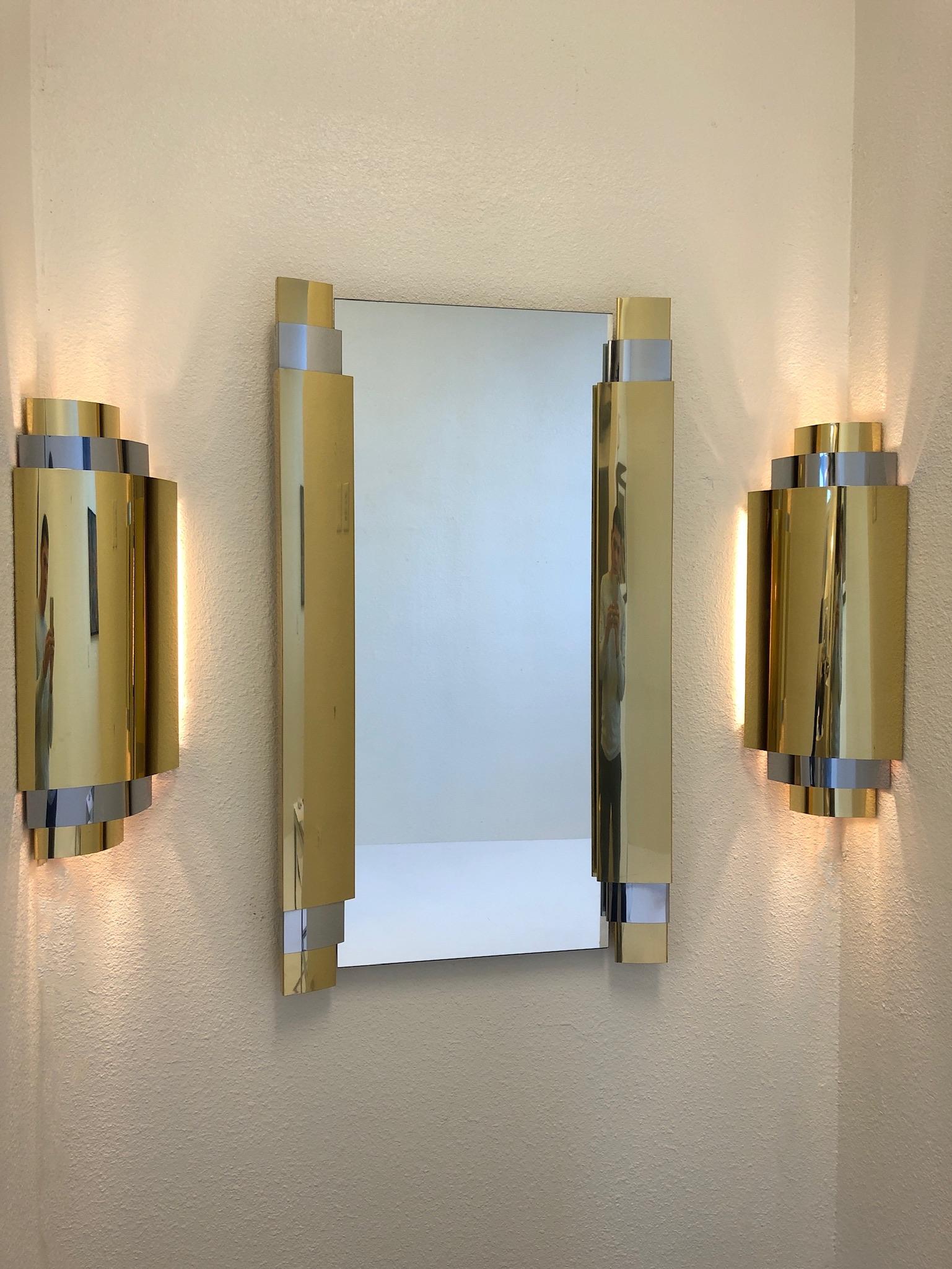 A spectacular set of corner wall sconces and wall mirror design in the 1980s by Curtis Jere. The wall sconces were designed for a corner as shown on photos. They can be wires direct or with a plug-in cord as shown on the last photo. This are in
