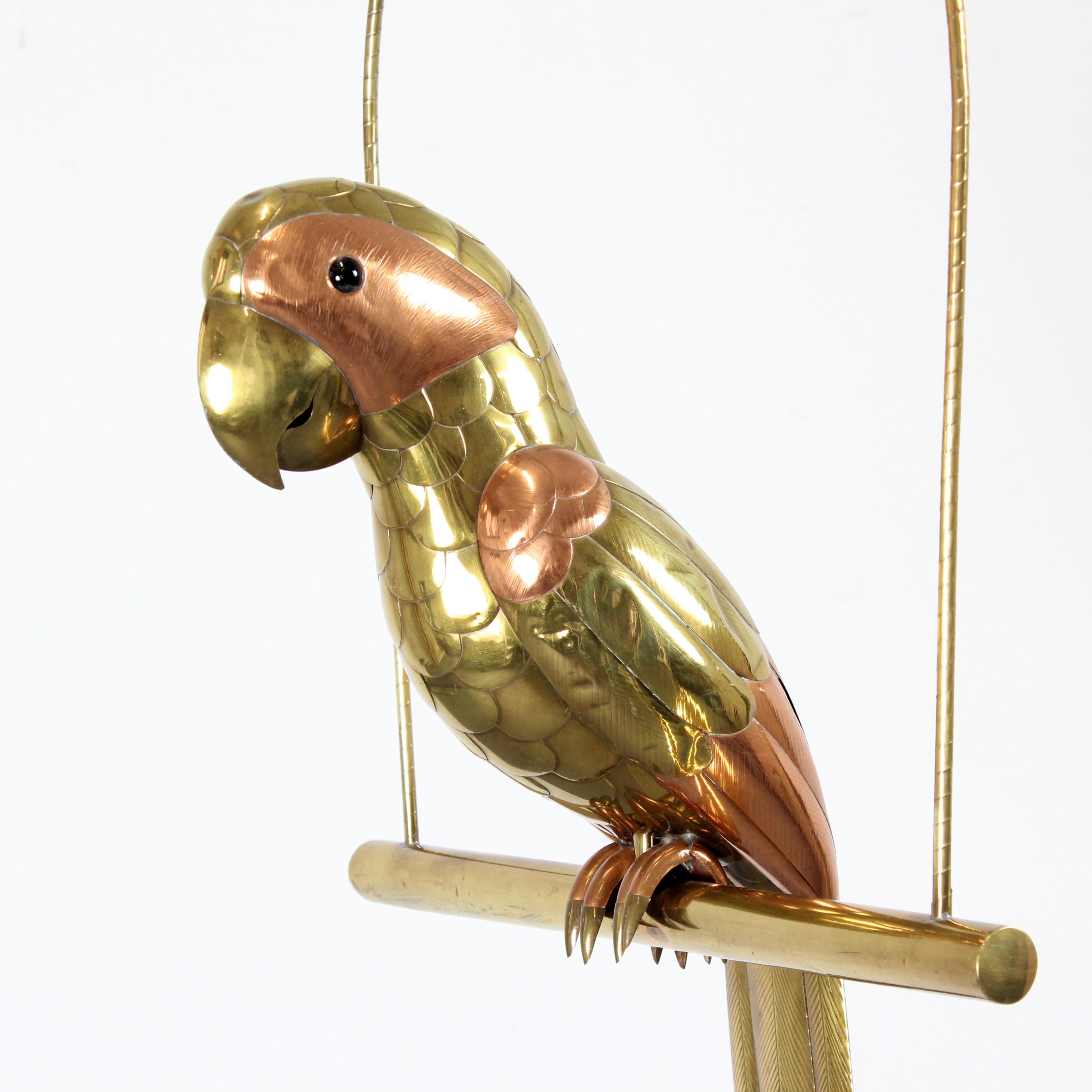 Brass and copper parrot with glass eyes - Sergio Bustamante - Mexico - c. 1970 (Mexikanisch) im Angebot