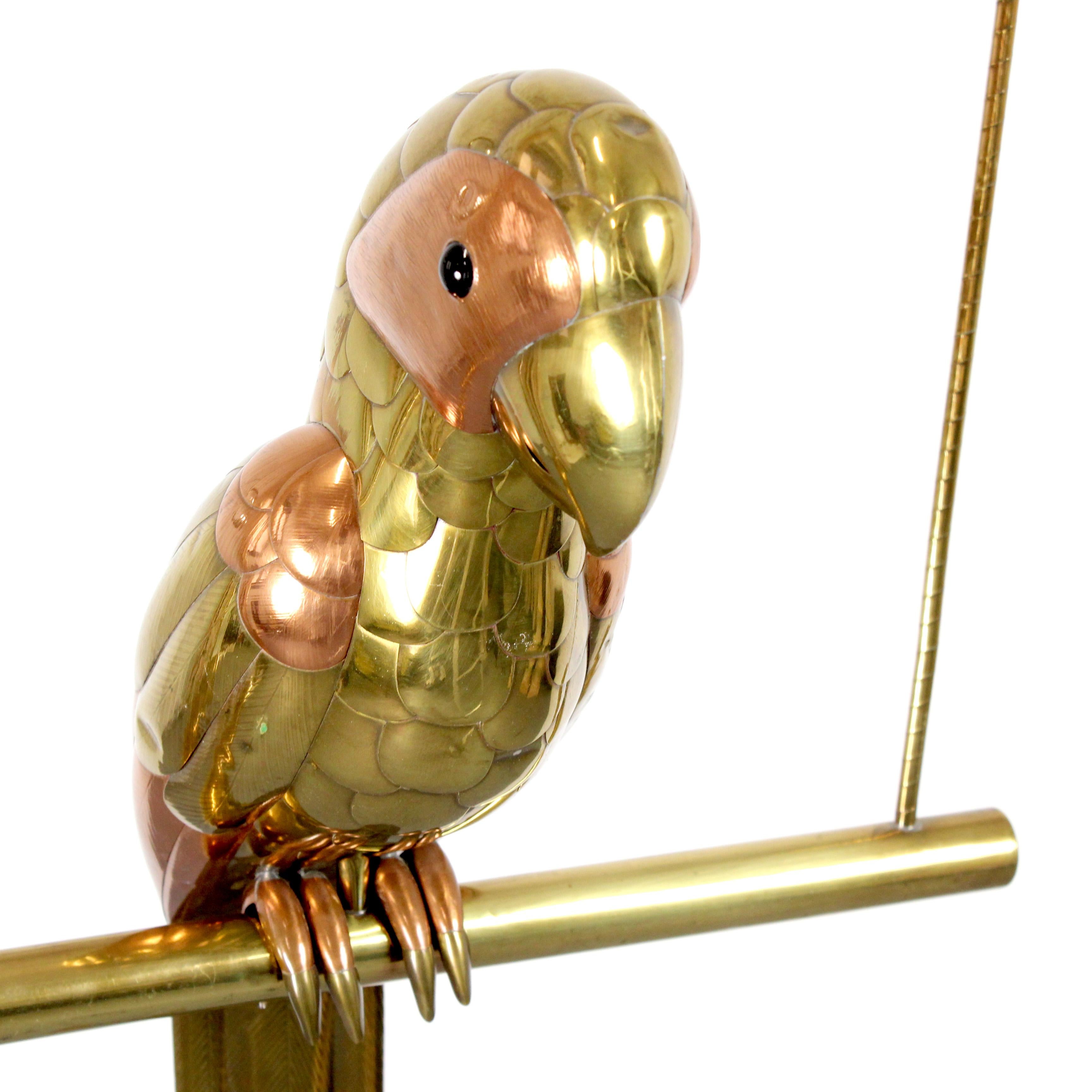 Brass and copper parrot with glass eyes - Sergio Bustamante - Mexico - c. 1970 (20. Jahrhundert) im Angebot