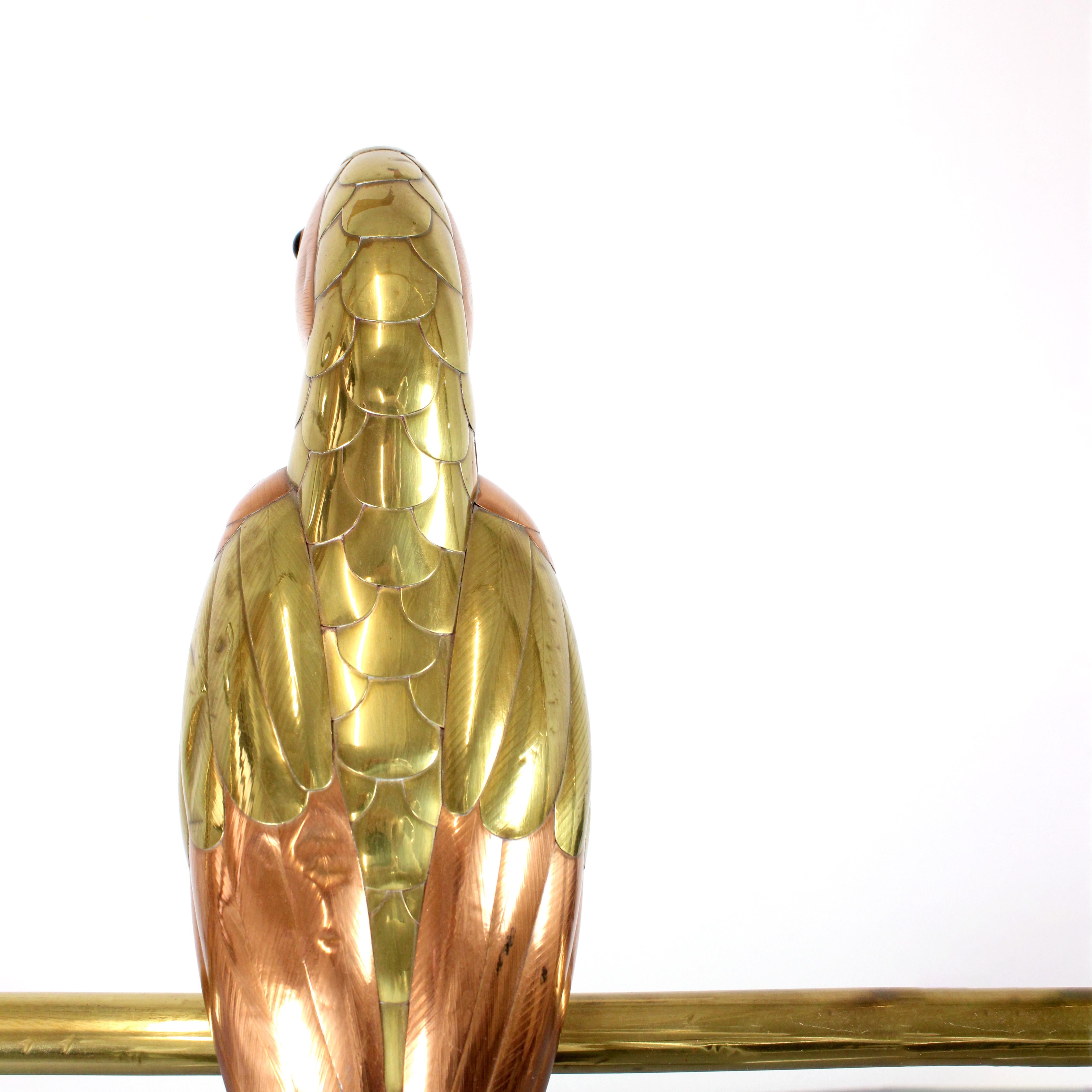 Brass and copper parrot with glass eyes - Sergio Bustamante - Mexico - c. 1970 im Angebot 1