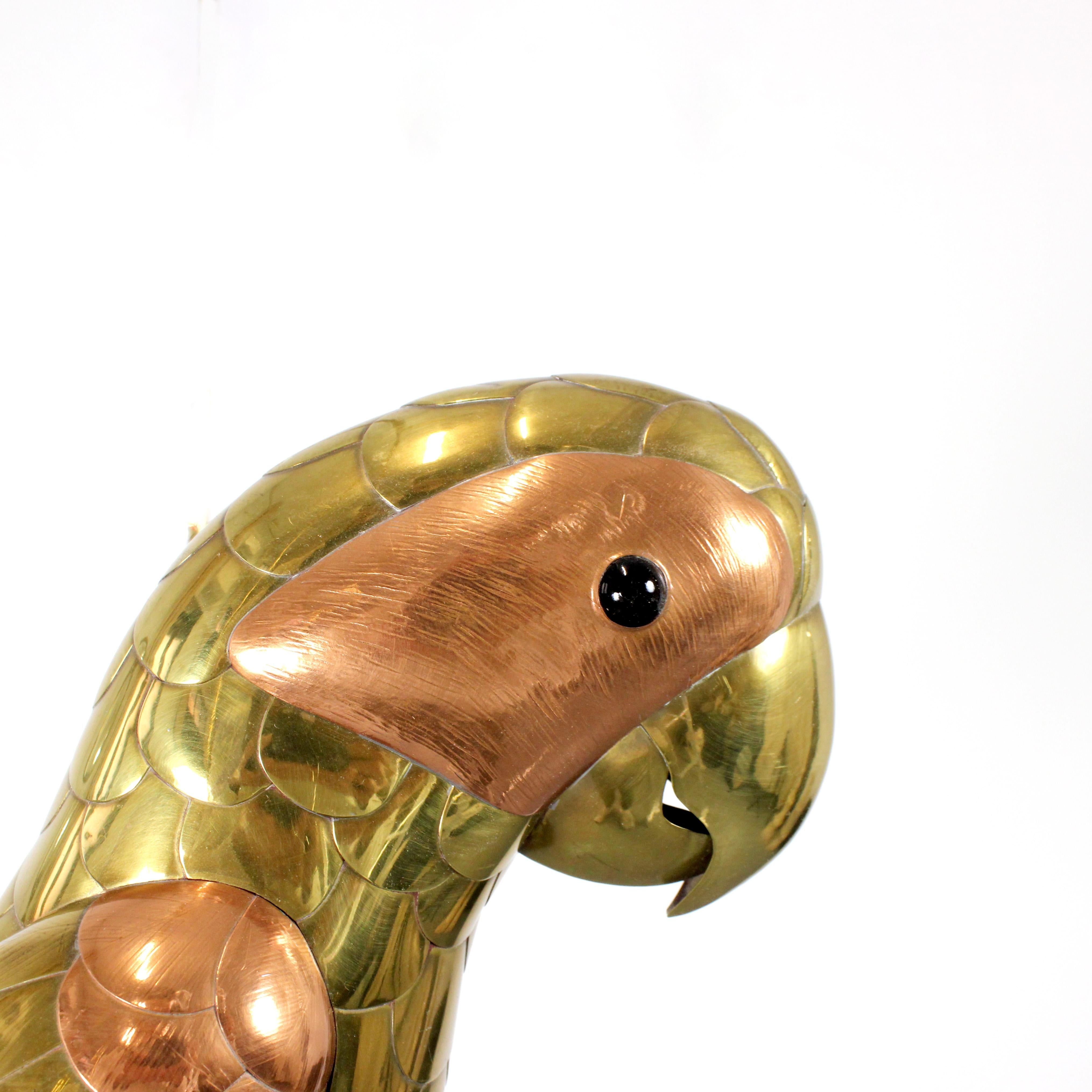 Brass and copper parrot with glass eyes - Sergio Bustamante - Mexico - c. 1970 im Angebot 2