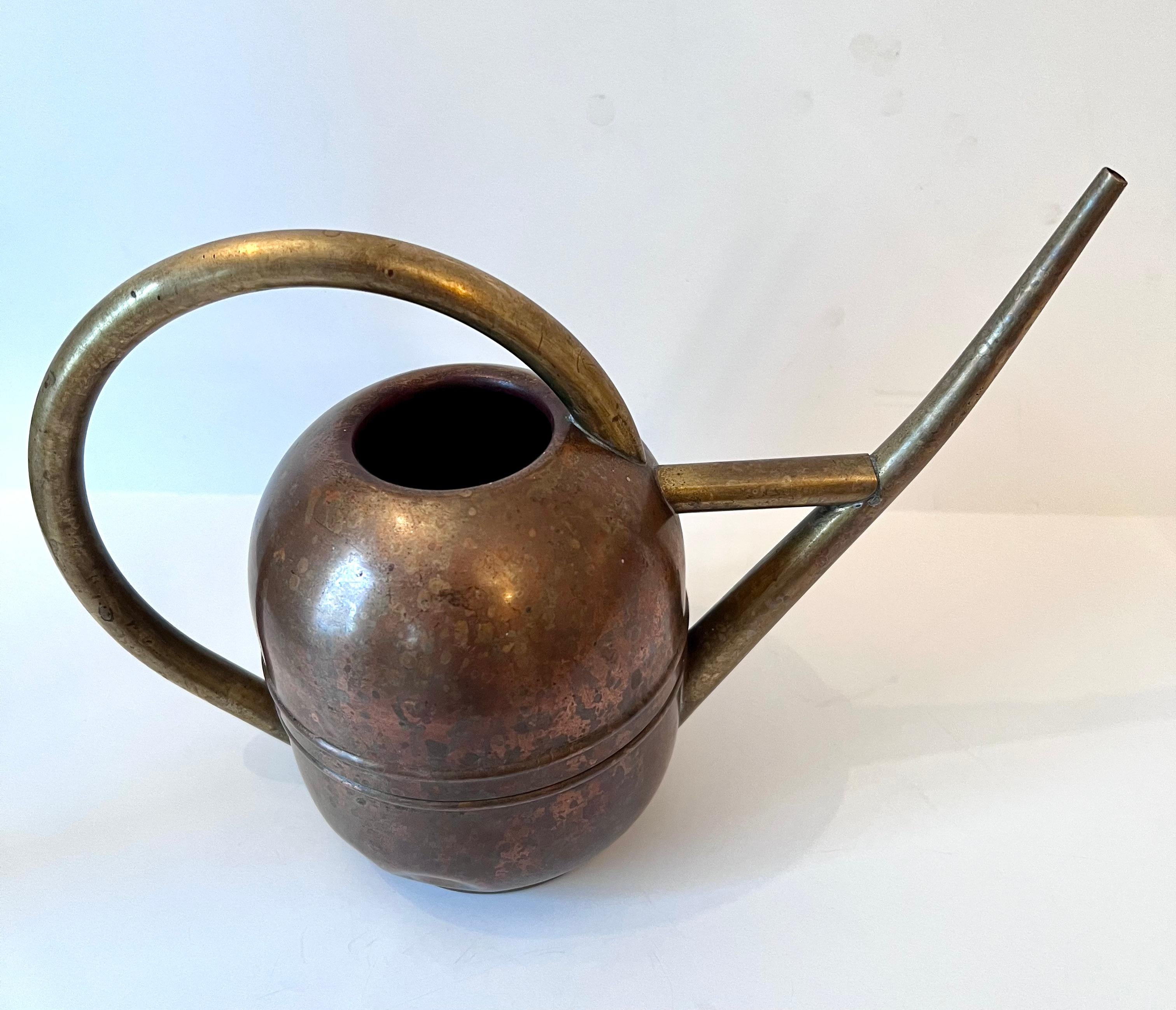Brass and Copper Patinated Chase Garden Plant Watering Can In Good Condition For Sale In Los Angeles, CA