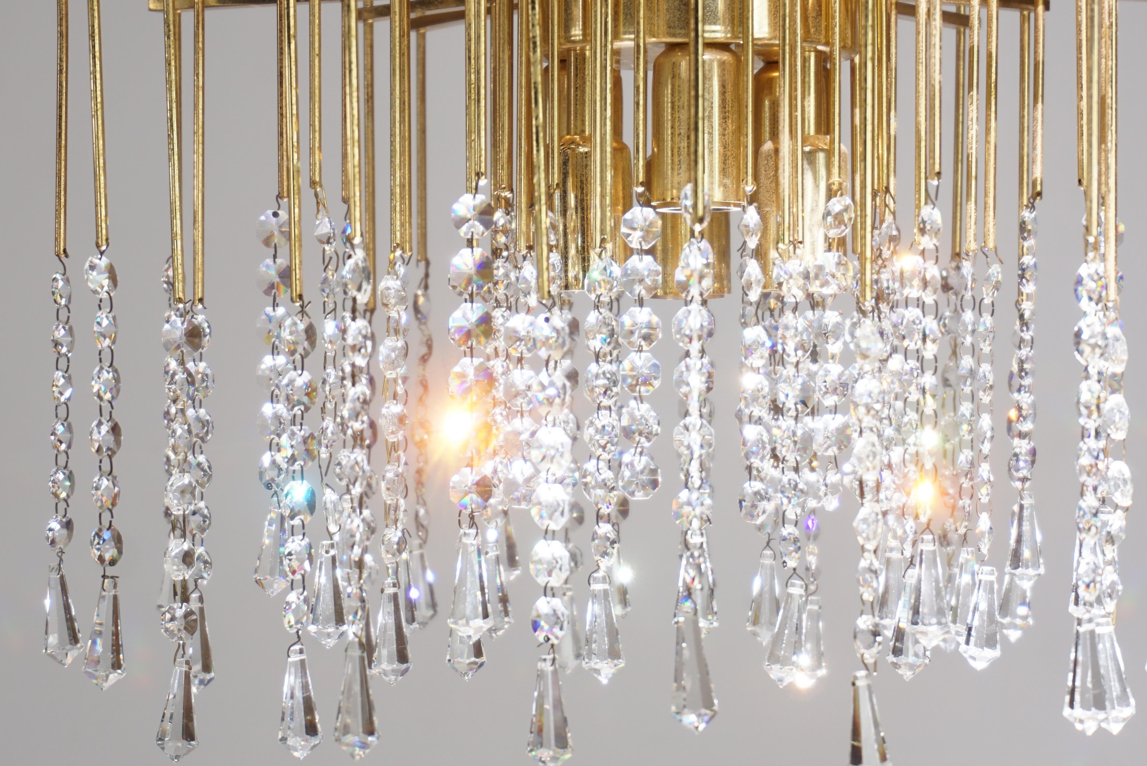 Brass and Cristal Chandelier Hollywood Regency Style In Excellent Condition In Tourcoing, FR