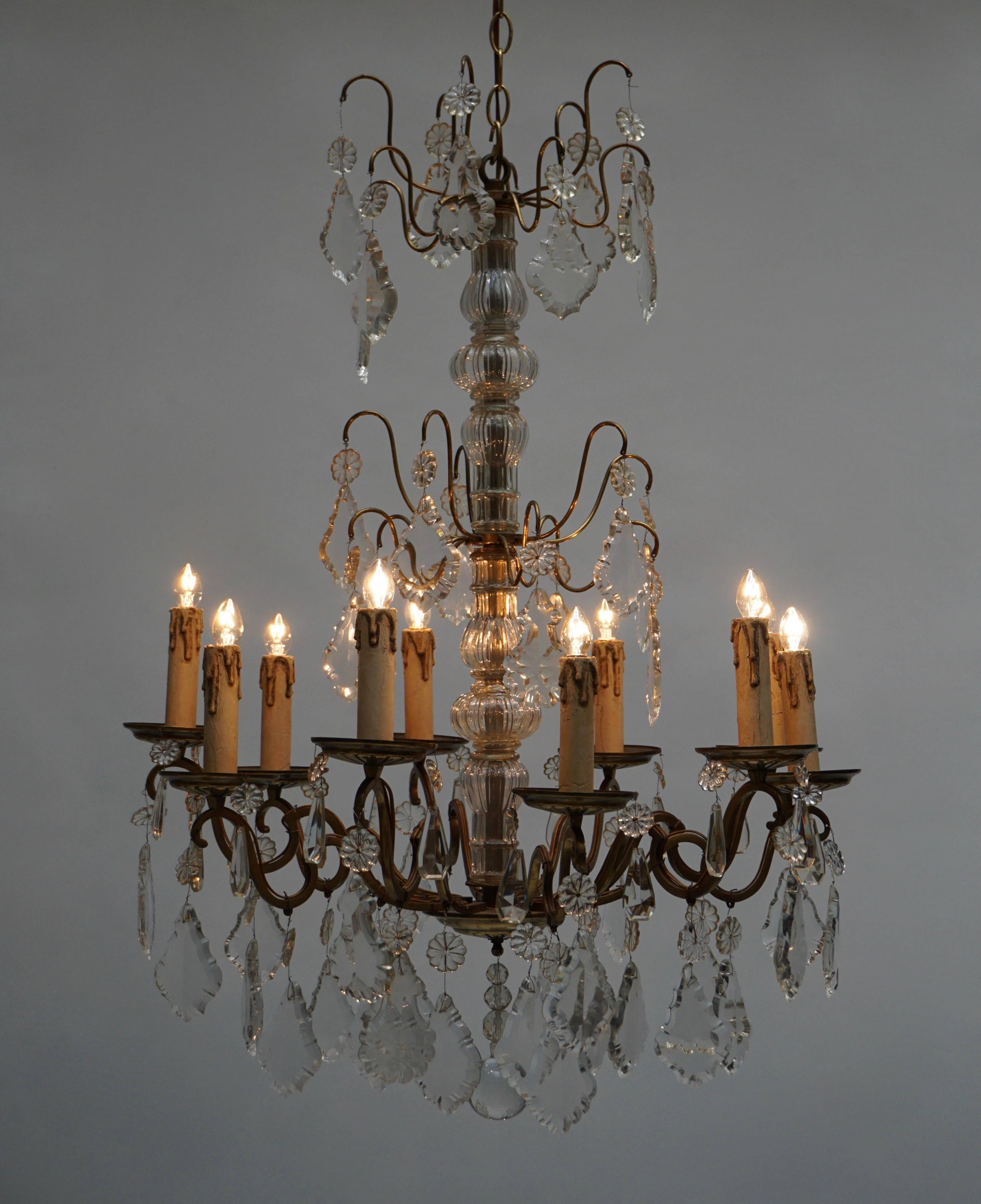Francese Lampadario in ottone e vetro cristallino in vendita