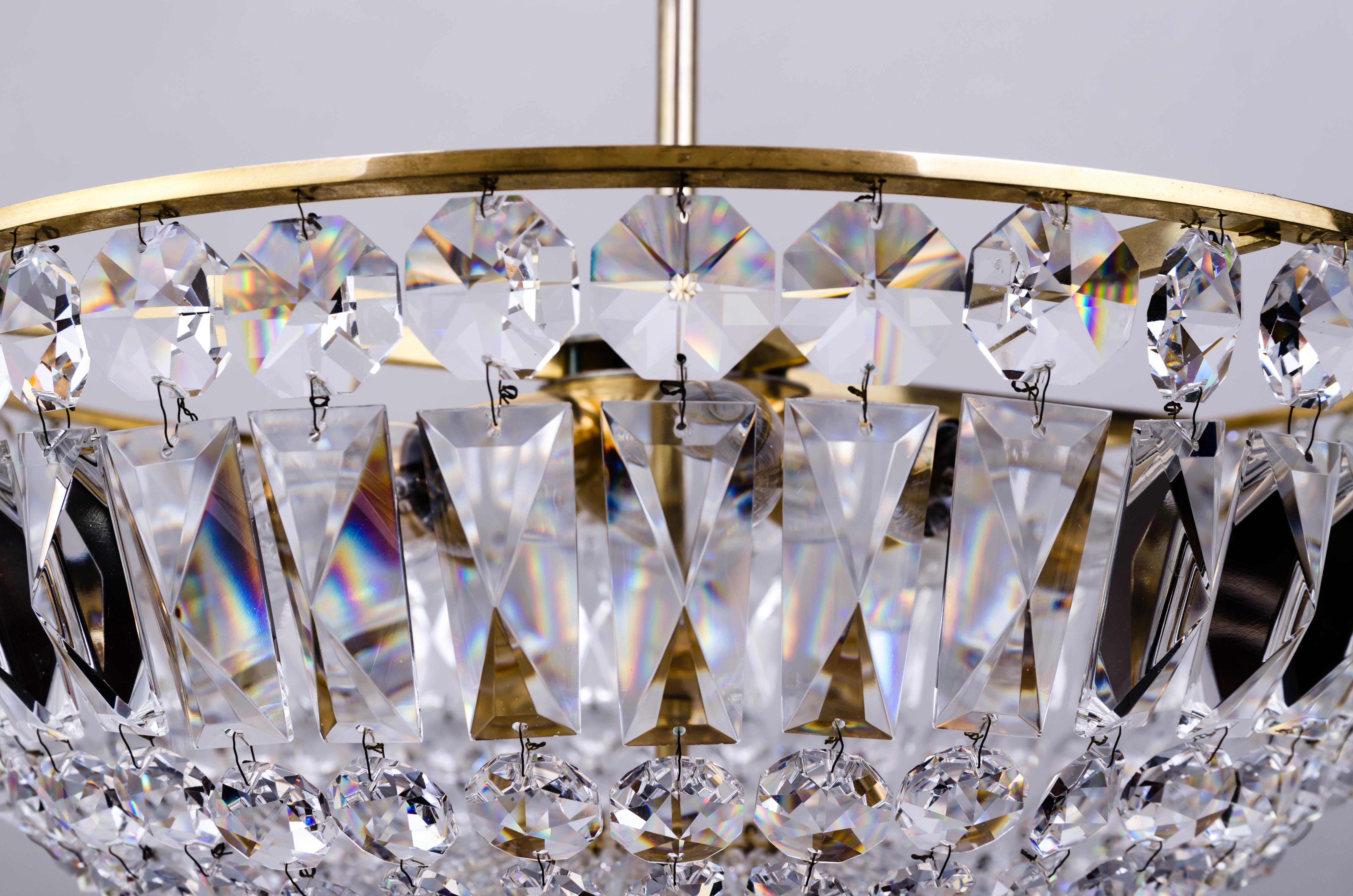 Lampadario in ottone e cristallo Vienna, anni '60 circa in vendita 5