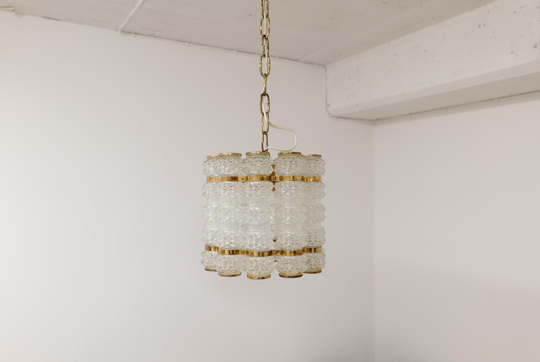 Lampadario a cilindro in ottone e cristallo di Tyringe per Orrefors, Svezia in vendita 3