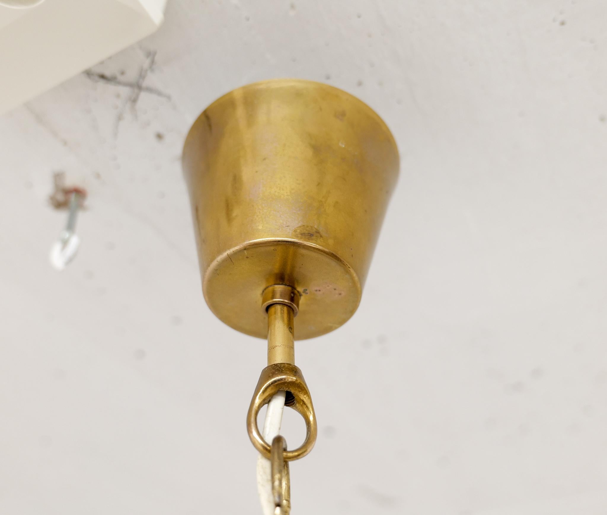 Svedese Lampadario a cilindro in ottone e cristallo di Tyringe per Orrefors, Svezia in vendita