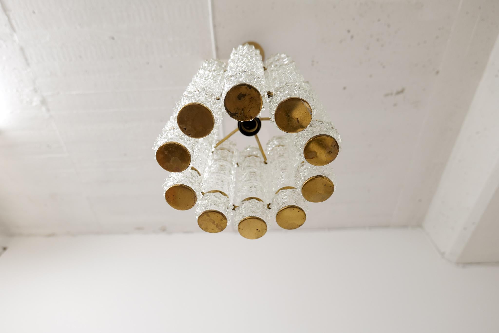 Lampadario a cilindro in ottone e cristallo di Tyringe per Orrefors, Svezia in vendita 1