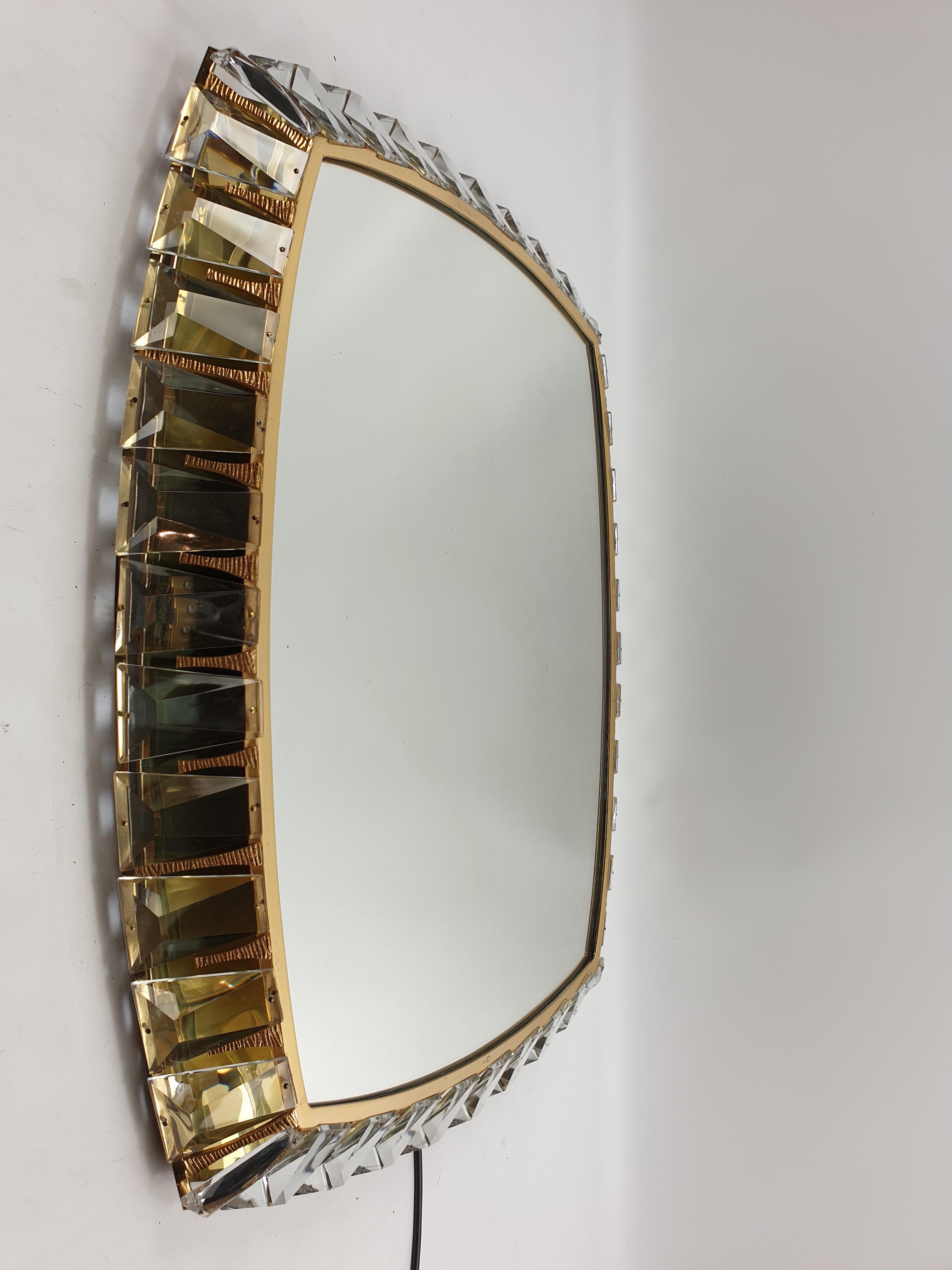 Beleuchteter Spiegel aus Messing und Kristallglas von Palwa, 1970er Jahre im Angebot 3